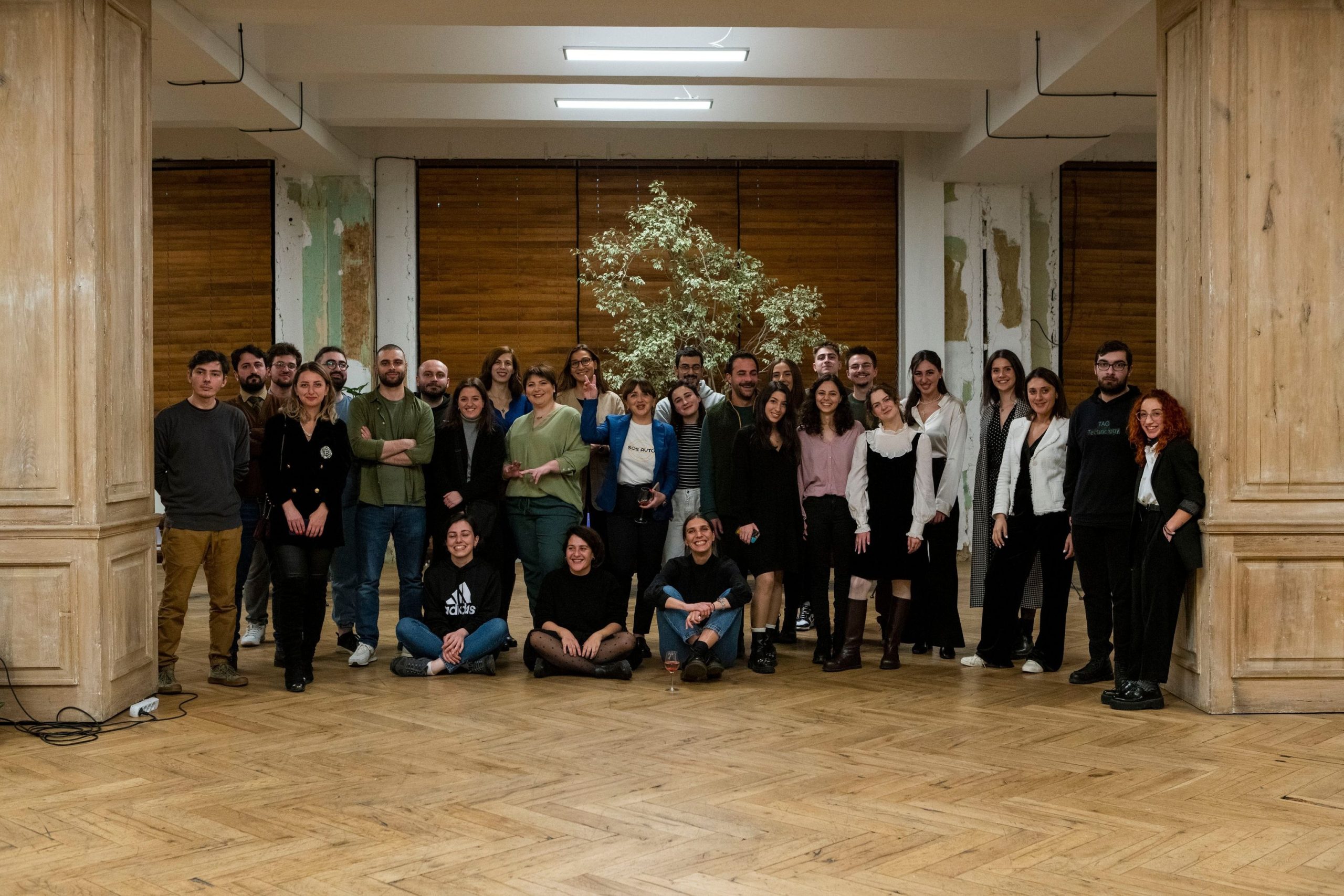 Frontnews image description