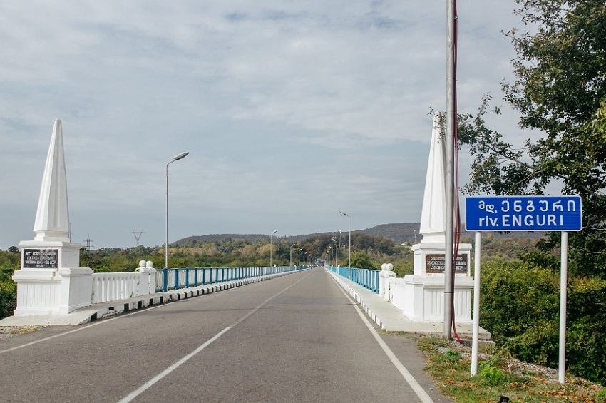 De facto Abkhazia closes only checkpoint at Enguri bridge