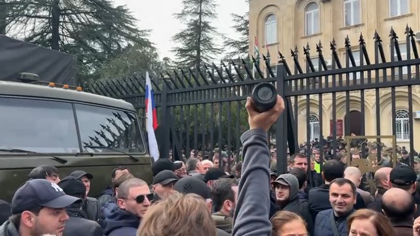 De facto Abkhaz Parliament fails to ratify controversial investment agreement with Moscow amid protests