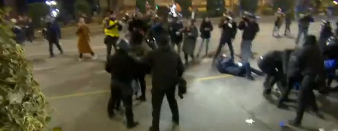 Special forces detain protesters on Rustaveli Avenue