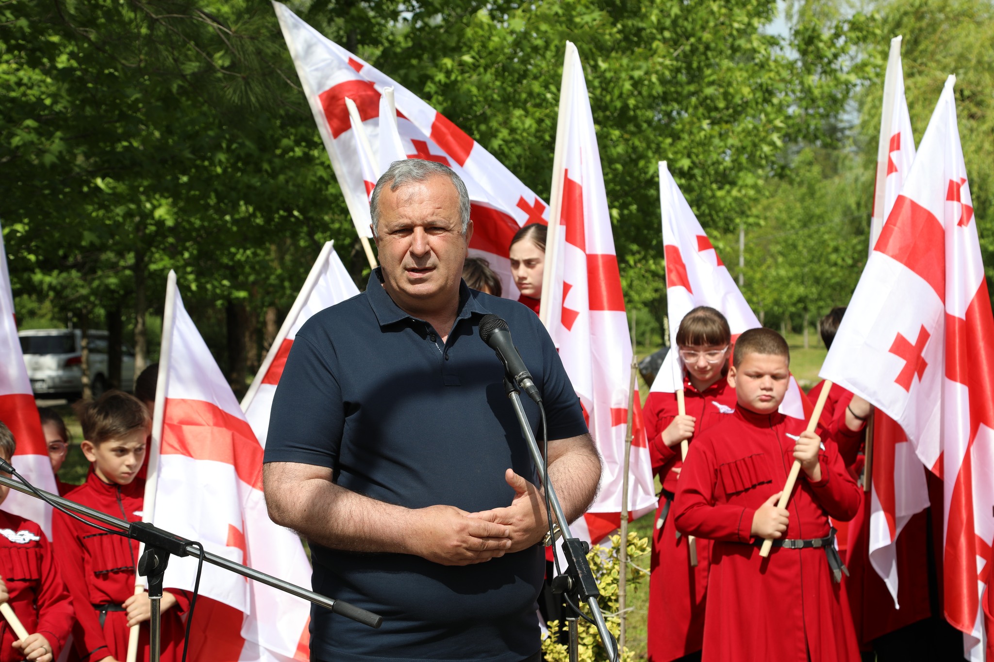 <p style="text-align: justify">წყალტუბოში საქართველოს დამოუკიდებლობის დღე საზეიმოდ აღინიშნა. </p><p style="text-align: justify">მუნიციპალიტეტის მერმა გენადი ბალანჩივაძემ და საკრებულოს თავმჯდომარემ თეიმურაზ ჭეიშვილმა, ადგილობრივი თვითმმართველობის წარმომადგენლებთან ერთად, საქართველოს ტერიტორიული მთლიანობისთვის დაღუპულთა მემორიალი გვირგვინით შეამკეს. ახალგაზრდებმა წარმოადგინეს ლიტერატურული კომპოზიცია "მე ქართველი ვარ.“ მოეწყო თემატური გამოფენა.</p><p style="text-align: justify">"გილოცავთ საქართველოს დამოუკიდებლობის დღეს. ეს დღე გვახსენებს წარსულს, დაგროვილ გამოცდილებასა და იმ ღირებულებებს, რომლებიც დღესაც გვაერთიანებს. მნიშვნელოვანია, რომ პასუხისმგებლობით გავაგრძელოთ ქვეყნის განვითარება და მშვიდობის შენარჩუნება“, - განაცხადა გენადი ბალანჩივაძემ.</p><p style="text-align: justify">დღესვე, ადგილობრივი ხელისუფლების წარმომადგენლებმა სოფელ მაღლაკში გვირგვინით შეამკეს ეროვნული გმირის მერაბ კოსტავას ბიუსტი.</p><p style="text-align: justify">საქართველოს დამოუკიდებლობის დღისადმი მიძღვნილი ღონისძიებები ფოლკლორულ-ქორეოგრაფიული ანსამბლების: „ივერიისა“ და „ნადურის“ საზეიმო კონცერტით დასრულდება.<br> </p>