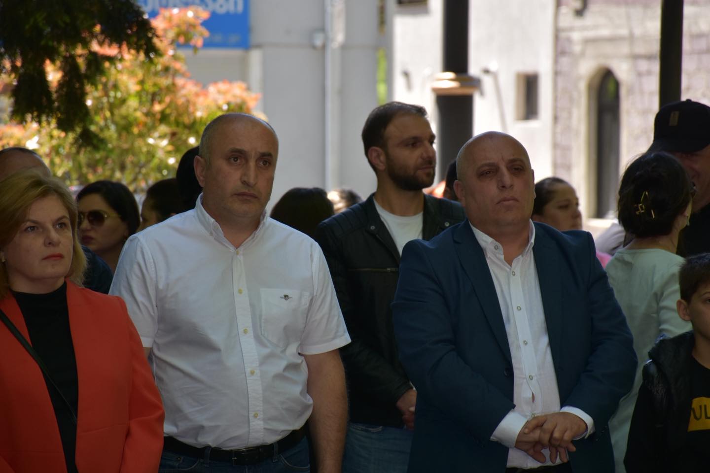 <p style="text-align: justify">ბორჯომში ფაშიზმზე გამარჯვების 80 წლისთავი აღინიშნა. გამარჯვების სკვერში ადგილობრივი თვითმმართველობის წარმომადგენლები და საზოგადოების წევრები შეიკრიბნენ და მემორიალი გვირგვინებით შეამკეს.</p><p style="text-align: justify">მერმა ოთარ არბოლიშვილმა მეორე მსოფლიო ომში, ქართველთა თავდადებაზე ისაუბრა.</p><p style="text-align: justify">“ფაშიზმზე გამარჯვების დღეს ვულოცავ ომის ვეტერანებს, მათი ოჯახის წევრებს. მათი წვლილი განუზომელია კაცობრიობის წინაშე",- განაცხადა ბორჯომის მერმა.</p><p style="text-align: justify">მამა ალექსანდრემ დაღუპულთა სულის მოსახსენებელი პანაშვიდი გადაიხადა.</p><p style="text-align: justify">მუნიციპალიტეტის წარმომადგენლებმა "ძმათა სასაფლაოზე" მეორე მსოფლიო ომში დაღუპულთა მემორიალი და გმირთა საფლავები ყვავილებით შეამკეს.</p>