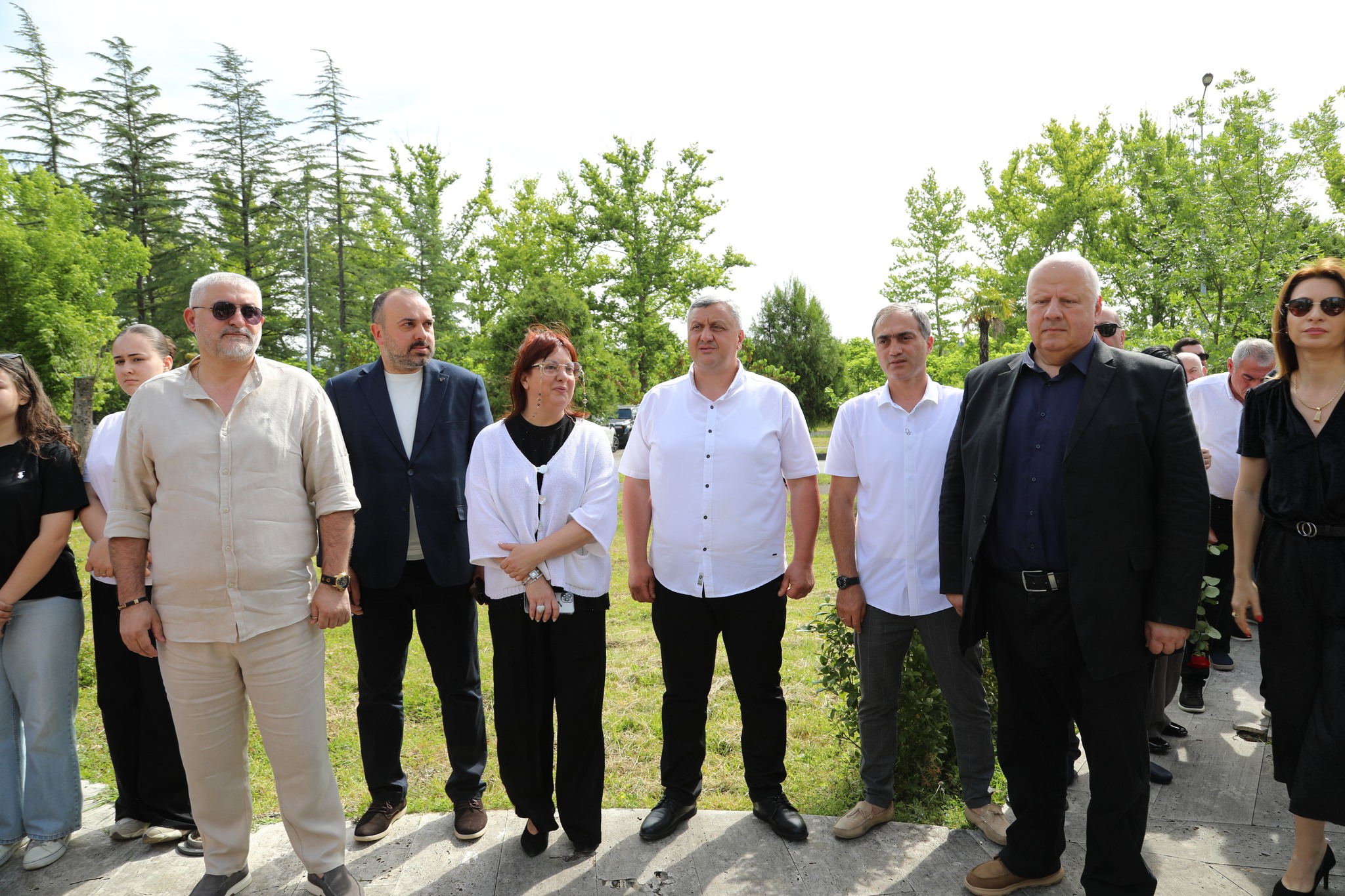 <p style="text-align: justify">წყალტუბოში საქართველოს დამოუკიდებლობის დღე საზეიმოდ აღინიშნა. </p><p style="text-align: justify">მუნიციპალიტეტის მერმა გენადი ბალანჩივაძემ და საკრებულოს თავმჯდომარემ თეიმურაზ ჭეიშვილმა, ადგილობრივი თვითმმართველობის წარმომადგენლებთან ერთად, საქართველოს ტერიტორიული მთლიანობისთვის დაღუპულთა მემორიალი გვირგვინით შეამკეს. ახალგაზრდებმა წარმოადგინეს ლიტერატურული კომპოზიცია "მე ქართველი ვარ.“ მოეწყო თემატური გამოფენა.</p><p style="text-align: justify">"გილოცავთ საქართველოს დამოუკიდებლობის დღეს. ეს დღე გვახსენებს წარსულს, დაგროვილ გამოცდილებასა და იმ ღირებულებებს, რომლებიც დღესაც გვაერთიანებს. მნიშვნელოვანია, რომ პასუხისმგებლობით გავაგრძელოთ ქვეყნის განვითარება და მშვიდობის შენარჩუნება“, - განაცხადა გენადი ბალანჩივაძემ.</p><p style="text-align: justify">დღესვე, ადგილობრივი ხელისუფლების წარმომადგენლებმა სოფელ მაღლაკში გვირგვინით შეამკეს ეროვნული გმირის მერაბ კოსტავას ბიუსტი.</p><p style="text-align: justify">საქართველოს დამოუკიდებლობის დღისადმი მიძღვნილი ღონისძიებები ფოლკლორულ-ქორეოგრაფიული ანსამბლების: „ივერიისა“ და „ნადურის“ საზეიმო კონცერტით დასრულდება.<br> </p>