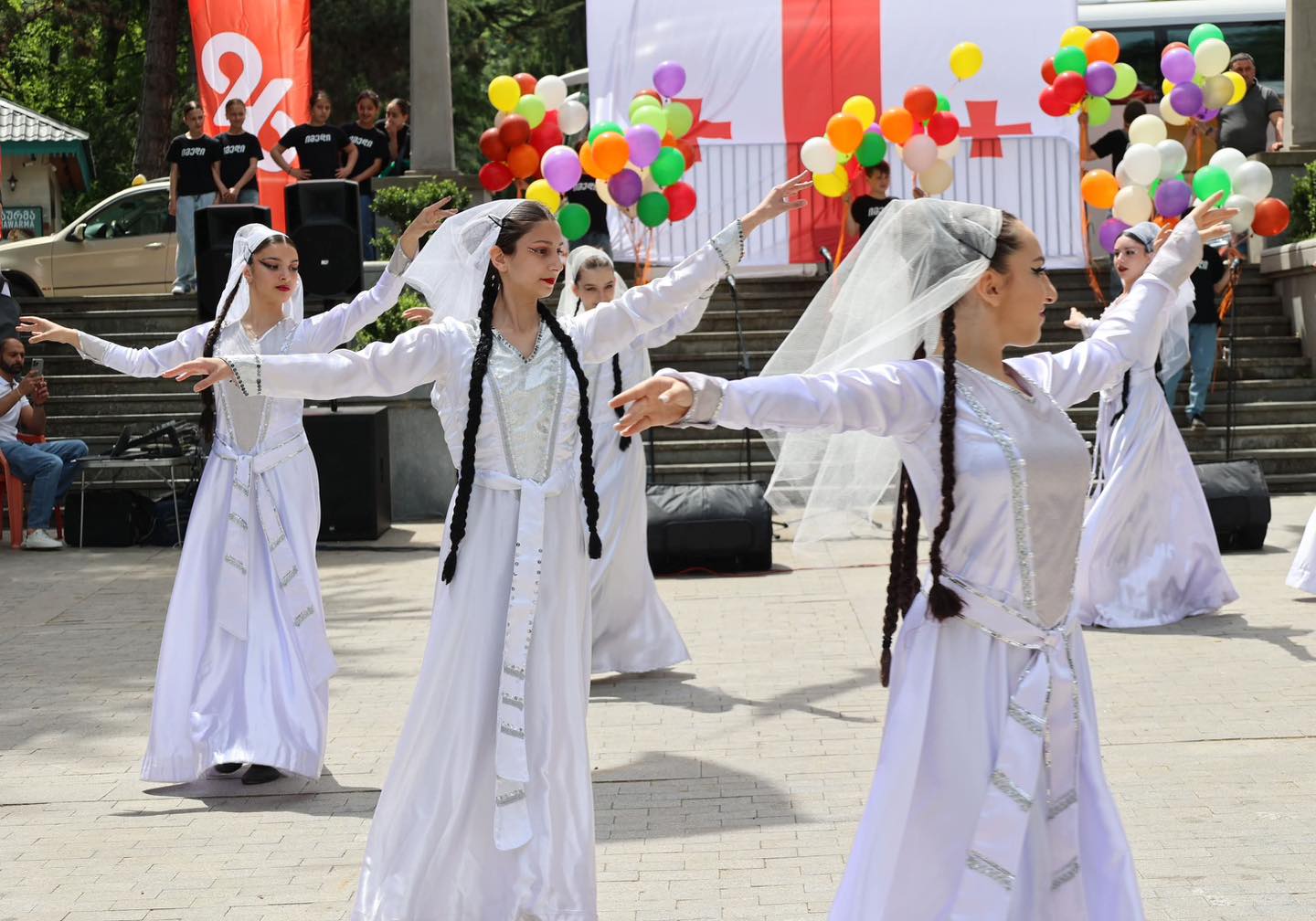 <p style="text-align: justify">ბორჯომში საქართველოს დამოუკიდებლობის დღე აღინიშნა.</p><p style="text-align: justify">მაყურებლის წინაშე ადგილობრივი ვოკალური და ქორეოგრაფიული ანსამბლები წარდგნენ.</p><p style="text-align: justify">26 მაისი მოსახლეობას დეკანოზმა იოანემ (ხეცურიანი), საკრებულოს თავმჯდომარემ დავით ზაალიშვილმა და მერის მოადგილემ გიორგი ტაბატაძემ მიულოცეს.</p><p style="text-align: justify">ღონისძიებას ადგილობრივი თვითმმართველობის წარმომადგენლები და მოქალაქეები ესწრებოდნენ.</p><div class="iframe-wrapper"><iframe src="https://www.facebook.com/plugins/post.php?href=https%3A%2F%2Fwww.facebook.com%2Fpermalink.php%3Fstory_fbid%3Dpfbid02FdUWK7ZbupTW3FthHytXbz8ZC3vvccBy46vkHJfsPXMioCUV2AYoTjEvJbDJzTK4l%26id%3D100067222093058&show_text=true&width=500" frameborder="0" allowfullscreen="true" width="500" height="754" title="Embedded content" allow="autoplay; clipboard-write; encrypted-media; picture-in-picture; web-share" scrolling="no" style="border:none;overflow:hidden"></iframe></div>