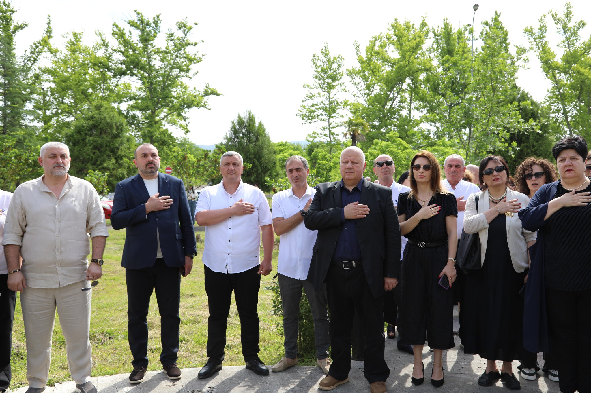 <p style="text-align: justify">წყალტუბოში საქართველოს დამოუკიდებლობის დღე საზეიმოდ აღინიშნა. </p><p style="text-align: justify">მუნიციპალიტეტის მერმა გენადი ბალანჩივაძემ და საკრებულოს თავმჯდომარემ თეიმურაზ ჭეიშვილმა, ადგილობრივი თვითმმართველობის წარმომადგენლებთან ერთად, საქართველოს ტერიტორიული მთლიანობისთვის დაღუპულთა მემორიალი გვირგვინით შეამკეს. ახალგაზრდებმა წარმოადგინეს ლიტერატურული კომპოზიცია "მე ქართველი ვარ.“ მოეწყო თემატური გამოფენა.</p><p style="text-align: justify">"გილოცავთ საქართველოს დამოუკიდებლობის დღეს. ეს დღე გვახსენებს წარსულს, დაგროვილ გამოცდილებასა და იმ ღირებულებებს, რომლებიც დღესაც გვაერთიანებს. მნიშვნელოვანია, რომ პასუხისმგებლობით გავაგრძელოთ ქვეყნის განვითარება და მშვიდობის შენარჩუნება“, - განაცხადა გენადი ბალანჩივაძემ.</p><p style="text-align: justify">დღესვე, ადგილობრივი ხელისუფლების წარმომადგენლებმა სოფელ მაღლაკში გვირგვინით შეამკეს ეროვნული გმირის მერაბ კოსტავას ბიუსტი.</p><p style="text-align: justify">საქართველოს დამოუკიდებლობის დღისადმი მიძღვნილი ღონისძიებები ფოლკლორულ-ქორეოგრაფიული ანსამბლების: „ივერიისა“ და „ნადურის“ საზეიმო კონცერტით დასრულდება.<br> </p>