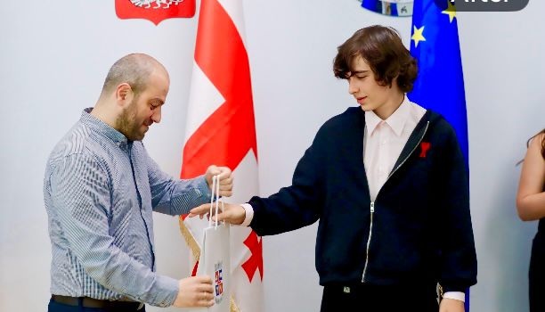 Frontnews image description