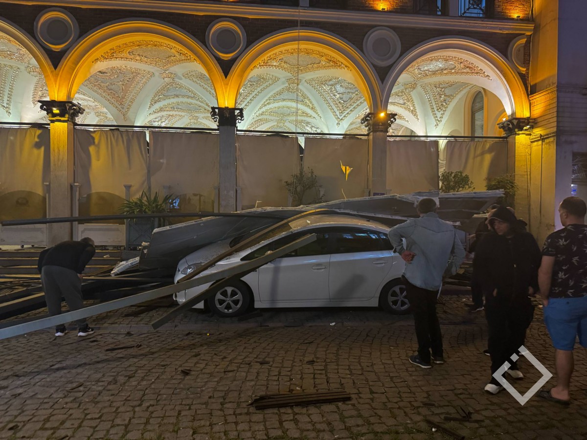 Strong wind causes damage in Batumi, two injured