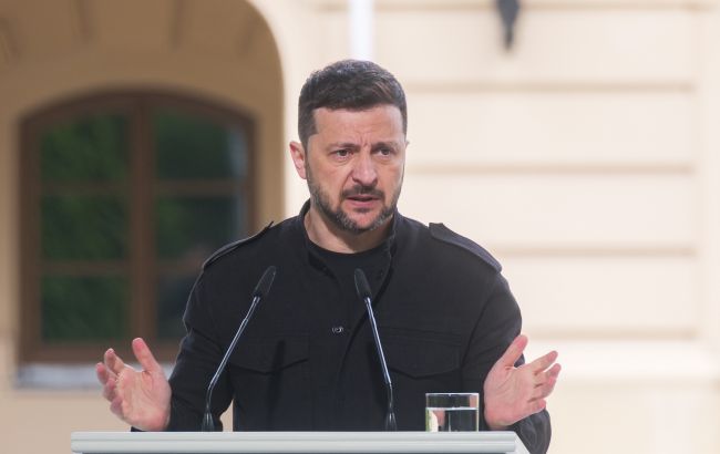 Zelenskyy urges Putin to 'show leadership' and join talks