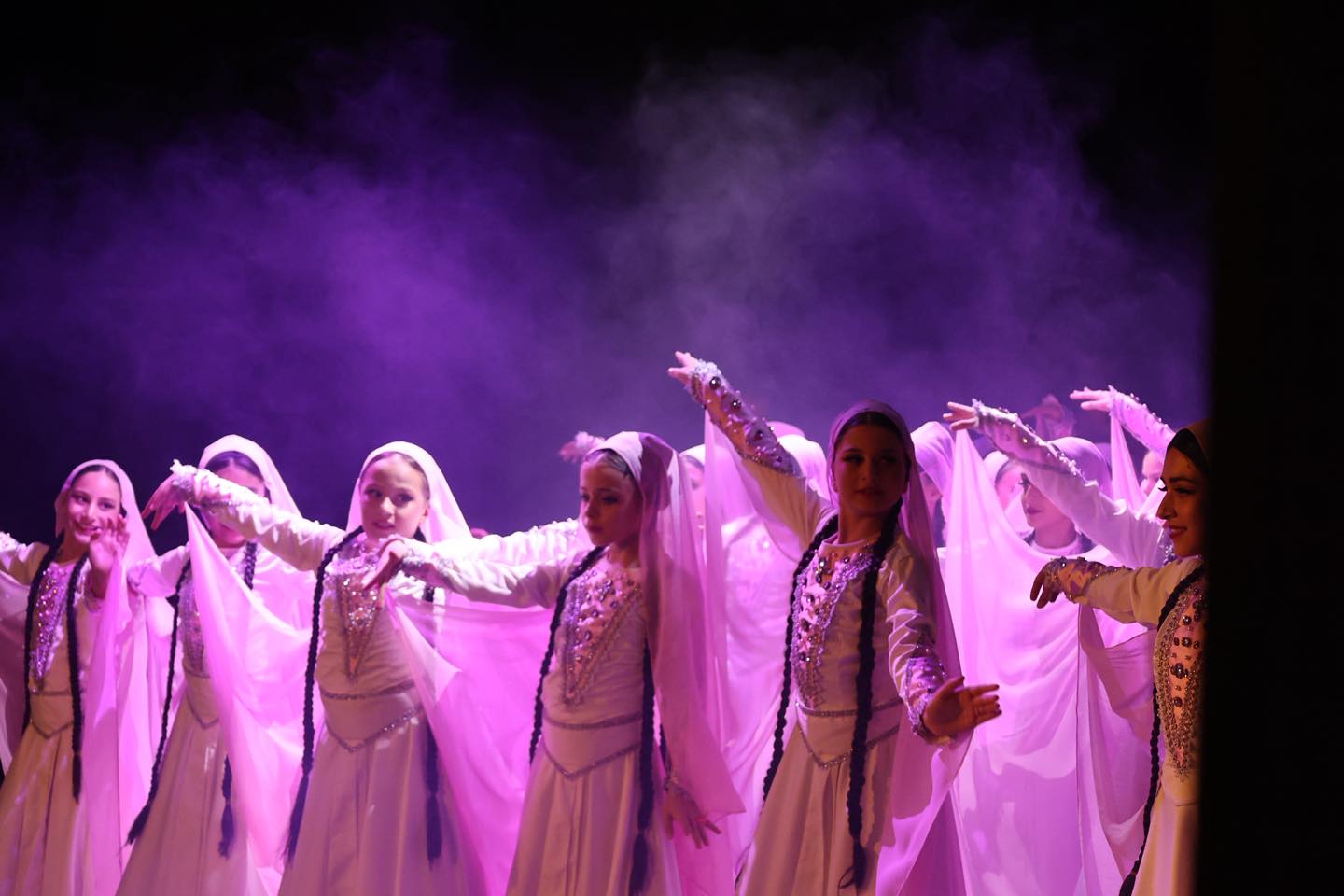 <p style="text-align: justify">სახელმწიფო რწმუნებული ზაალ გელაშვილი და ბორჯომის მუნიციპალიტეტის მერი ოთარ არბოლიშვილი, დაბა წაღვერის კულტურის სახლთან არსებულ ქორეოგრაფიულ ანსამბლ "სამეფოს" (ანსამბლის ხელმძღვანელი გიორგი ანთია) კონცერტს დაესწრნენ.</p><p style="text-align: justify">კულტურის სახლში გამართულ კონცერტს, ასევე ბორჯომის მერის მოადგილე გიორგი ტაბატაძე, საკრებულოს თავმჯდომარის მოადგილე გიორგი ფერაძე, სამხარეო ადმინისტრაციის წარმომადგენლები, ბაკურიანის განვითარების სააგენტოს თავმჯდომარე ეკატერინე ორჯონიკიძე, ჭიათურისა და საჩხერის, ბორჯომისა და ბაკურიანის მიტროპოლიტო დანიელი, ადგილობრივი თვითმმართველობის წევრები მოქალაქეები და სასულიერო პირები ესწრებოდნენ.</p><div class="iframe-wrapper"><iframe src="https://www.facebook.com/plugins/post.php?href=https%3A%2F%2Fwww.facebook.com%2Fpermalink.php%3Fstory_fbid%3Dpfbid02KUiCeFETV7db8q8PmNk5mnef86ELsxK4yJBdwHFjY2PtPLnQReHvyFSTqzaKWtorl%26id%3D100067222093058&amp;show_text=true&amp;width=500" frameborder="0" allowfullscreen="true" width="500" height="844" title="Embedded content" allow="autoplay; clipboard-write; encrypted-media; picture-in-picture; web-share" scrolling="no" style="border:none;overflow:hidden"></iframe></div>