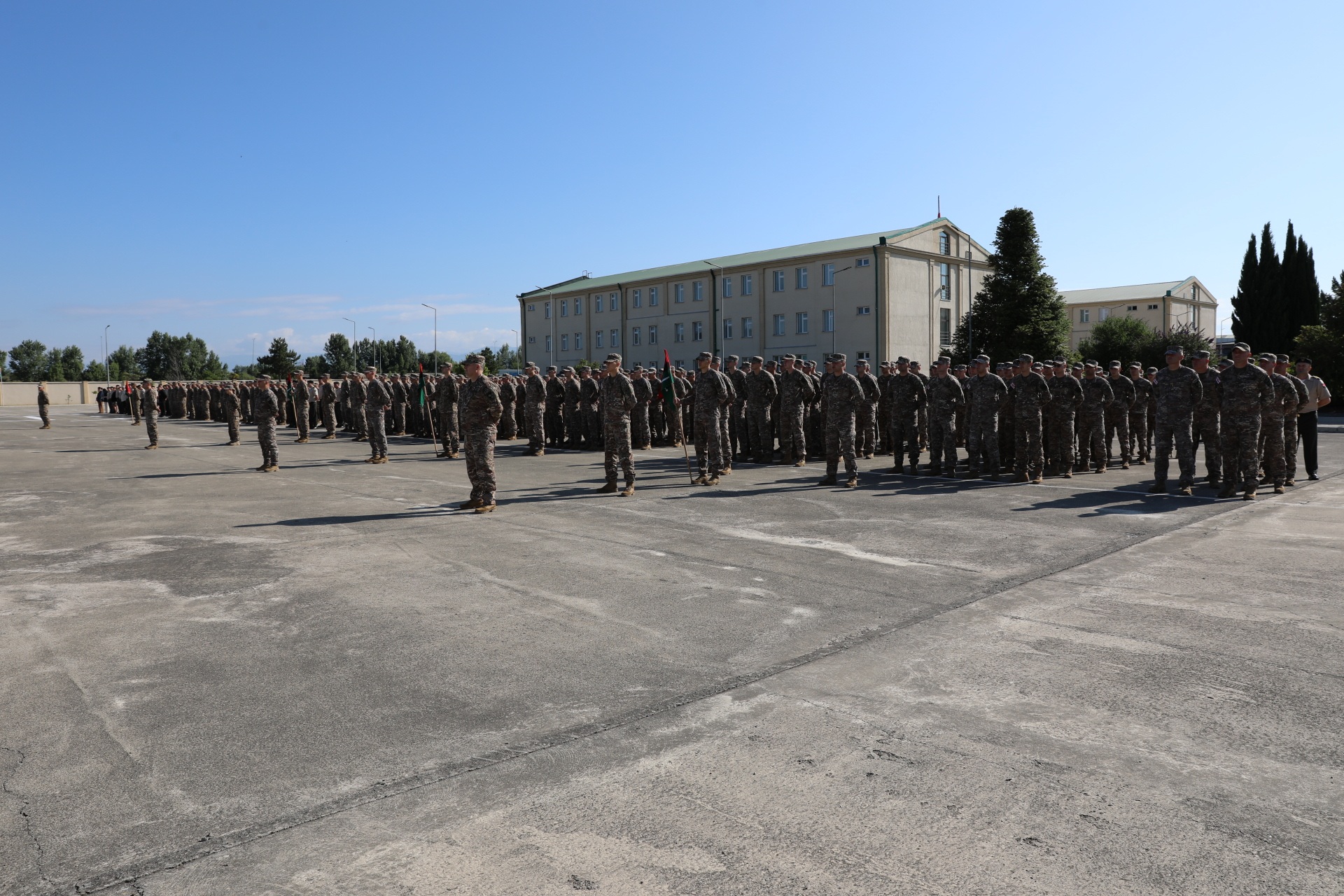 <p style="text-align: justify">ეროვნული თავდაცვის აკადემიაში სერჟანტთა კორპუსის დღისადმი მიძღვნილი საზეიმო ღონისძიება გაიმართა.</p><p style="text-align: justify">აკადემიის სერჟანტთა პირად შემადგენლობას პროფესიული დღე აკადემიის რექტორმა ბრიგადის გენერალმა მამია ბალახაძემ მიულოცა.</p><p style="text-align: justify">აკადემიის რექტორმა სიტყვით გამოსვლისას თავდაცვის ძალებში სერჟანტის როლის მნიშვნელობაზე გაამახვილა ყურადღება და სერჟანტთა კორპუსის განვითარების მიმართულებით დაგეგმილ სამომავლო პერსპექტივებზე ისაუბრა. რექტორმა სერჟანტებს თავდაცვის ძალების მშენებლობაში შეტანილი წვლილისთვის, პროფესიონალიზმისა და თავდადებისთვის მადლობა გადაუხადა და წარმატებები უსურვა.</p><p style="text-align: justify">პროფესიულ დღესთან დაკავშირებით, წარმატებული სერჟანტები სამსახურებრივი მოვალეობის შესრულებისას გამოვლენილი მაღალი პროფესიონალიზმისთვის სხვადასხვა საჩუქრებით დაჯილდოვდნენ.</p>