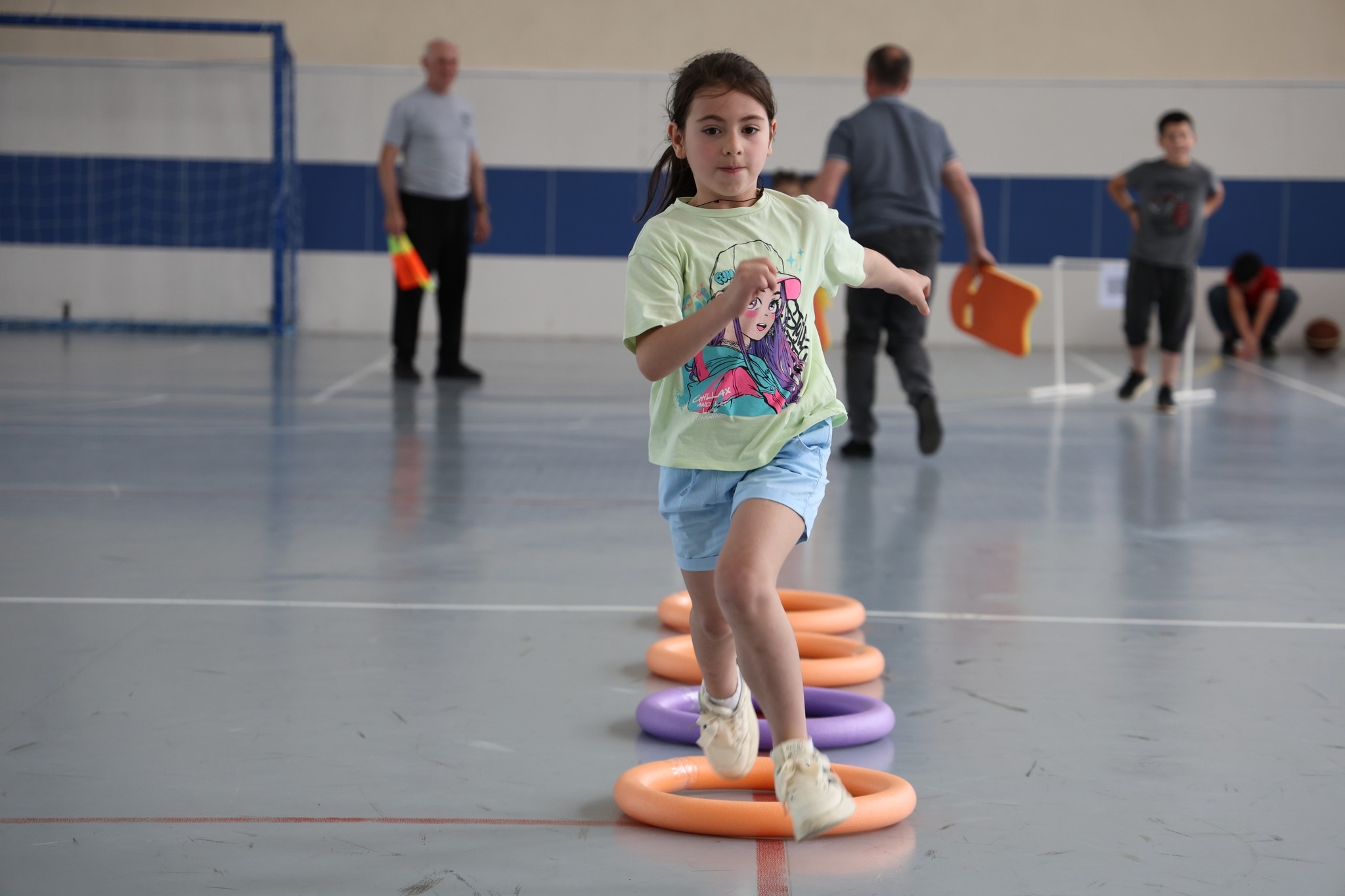 <p style="text-align: justify">ეროვნული თავდაცვის აკადემიაში სპორტულ-გასართობი ღონისძიება "მხიარული სტარტები" გაიმართა, რომელშიც&nbsp; აკადემიის პირადი შემადგენლობის შვილებმა მიიღეს მონაწილეობა.</p><p style="text-align: justify">ბავშვები ღონისძიებაში აქტიურად იყვნენ ჩართულები. მათთვის აკადემიის სპორტულ კომპლექსში გაიმართა არაერთი სპორტულ-გასართობი აქტივობა.</p><p style="text-align: justify">"მხიარული სტარტების" დასრულების შემდეგ, ყველა მონაწილე სამახსოვრო სიგელით დაჯილდოვდა.</p><p style="text-align: justify">&nbsp;</p>