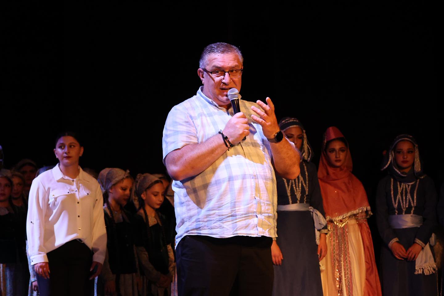 <p style="text-align: justify">სახელმწიფო რწმუნებული ზაალ გელაშვილი და ბორჯომის მუნიციპალიტეტის მერი ოთარ არბოლიშვილი, დაბა წაღვერის კულტურის სახლთან არსებულ ქორეოგრაფიულ ანსამბლ "სამეფოს" (ანსამბლის ხელმძღვანელი გიორგი ანთია) კონცერტს დაესწრნენ.</p><p style="text-align: justify">კულტურის სახლში გამართულ კონცერტს, ასევე ბორჯომის მერის მოადგილე გიორგი ტაბატაძე, საკრებულოს თავმჯდომარის მოადგილე გიორგი ფერაძე, სამხარეო ადმინისტრაციის წარმომადგენლები, ბაკურიანის განვითარების სააგენტოს თავმჯდომარე ეკატერინე ორჯონიკიძე, ჭიათურისა და საჩხერის, ბორჯომისა და ბაკურიანის მიტროპოლიტო დანიელი, ადგილობრივი თვითმმართველობის წევრები მოქალაქეები და სასულიერო პირები ესწრებოდნენ.</p><div class="iframe-wrapper"><iframe src="https://www.facebook.com/plugins/post.php?href=https%3A%2F%2Fwww.facebook.com%2Fpermalink.php%3Fstory_fbid%3Dpfbid02KUiCeFETV7db8q8PmNk5mnef86ELsxK4yJBdwHFjY2PtPLnQReHvyFSTqzaKWtorl%26id%3D100067222093058&amp;show_text=true&amp;width=500" frameborder="0" allowfullscreen="true" width="500" height="844" title="Embedded content" allow="autoplay; clipboard-write; encrypted-media; picture-in-picture; web-share" scrolling="no" style="border:none;overflow:hidden"></iframe></div>