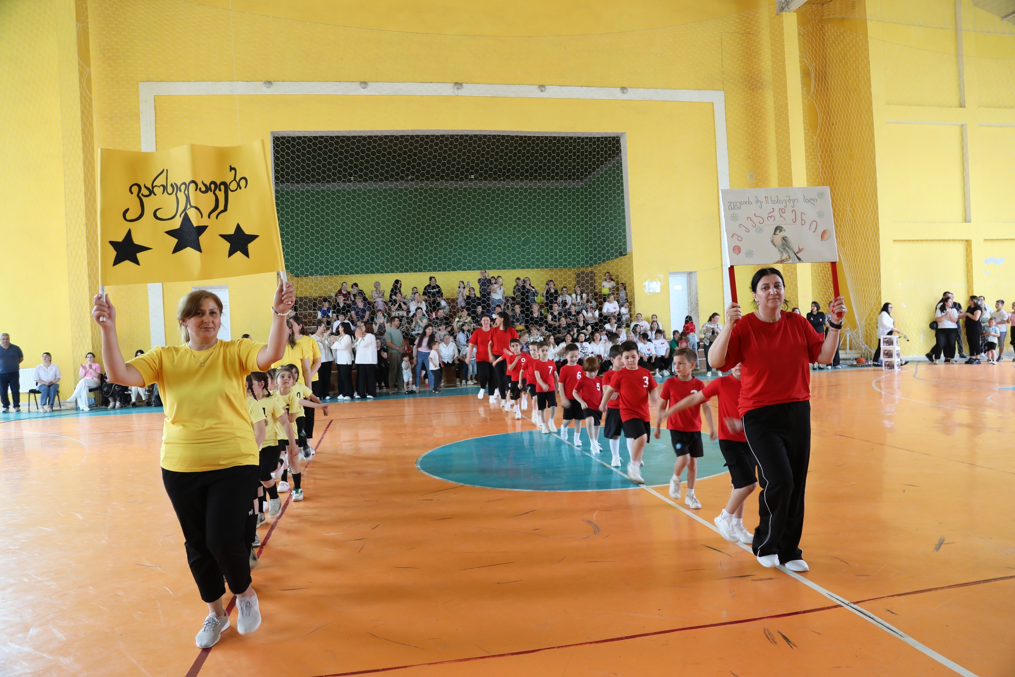 <p style="text-align: justify">ბავშვთა დაცვის საერთაშორისო დღე წყალტუბოში კულტურული და სპორტული ღონისძიებებით აღინიშნა.</p><p style="text-align: justify">საბავშვო ბაღების მოსწავლეთა მონაწილეობით სპორტის სასახლეში მხიარული სტარტები ჩატარდა. სხვადასხვა ნომინაციებში გამარჯვებულ გუნდებს თასები და სიგელები გადაეცათ.</p><p style="text-align: justify">ცენტრალურ პარკში ა(ა)იპ „წყალტუბოს მუნიციპალიტეტის ბავშვთა და ახალგაზრდობის ცენტრისა“ და „ინკლუზიური ცენტრის“ აღსაზრდელთა ხელნაკეთი ნამუშევრების გამოფენა მოეწყო. გაიმართა ანიმატორების წარმოდგენა.</p><p style="text-align: justify">პატარებს შესაძლებლობა ჰქონდათ შეხვედროდნენ ზღაპრის გმირებს და ჩართულიყვნენ მრავალფეროვან გასართობ პროგრამაში.</p><p style="text-align: justify">ბავშვებმა ასევე, ასფალტზე ცარცით ხატვის აქტივობაში მიიღეს მონაწილეობა და სახატავი მასალებით დასაჩუქრდნენ.</p><p style="text-align: justify">ღონისძიება ორგანიზებული იყო წყალტუბოს მუნიციპალიტეტის მერიის კულტურის, განათლების, სპორტისა და ახალგაზრდობის საქმეთა სამსახურის მიერ.</p><p style="text-align: justify">კულტურულ და სპორტულ აქტივობებს წყალტუბოს მუნიციპალიტეტის საკრებულოს კულტურის, განათლების, ტურიზმის, სპორტისა და ახალგაზრდულ საქმეთა კომისიის თავმჯდომარე ლევან ჩანქსელიანი, მერიის კულტურის, განათლების, სპორტისა და ახალგაზრდობის საქმეთა სამსახურის უფროსი რიმა მარგიანი და ადგილობრივი თვითმმართველობის წარმომადგენლები ესწრებოდნენ.</p>