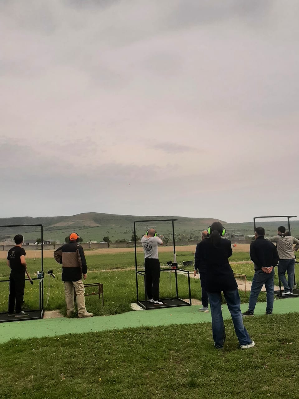 <p style="text-align: justify">ეროვნული თავდაცვის აკადემიის იუნკერთა სასწავლო ბატალიონის იუნკერებმა მონაწილეობა მიიღეს სსიპ ახალგაზრდობის სააგენტოს ორგანიზებით დაგეგმილ მასშტაბურ სტუდენტურ ფესტივალში „სტუდფესტი 2025“, რომელიც მოიცავდა უნივერსიტეტებს შორის სპორტული ტურნირების ჩატარებას, კულტურული და შემოქმედებითი ღონისძიებების გამართვას.</p><p style="text-align: justify">მსგავსი სახის აქტივობებში მონაწილეობის მიღება ხელს უწყობს სხვადასხვა უნივერსიტეტების სტუდენტებს შორის პარტნიორული და მეგობრული ურთიერთობების ჩამოყალიბებასა და აკადემიის შესახებ საზოგადოებაში ცნობადობის ამაღლებას და პოპულარიზაციას.</p>