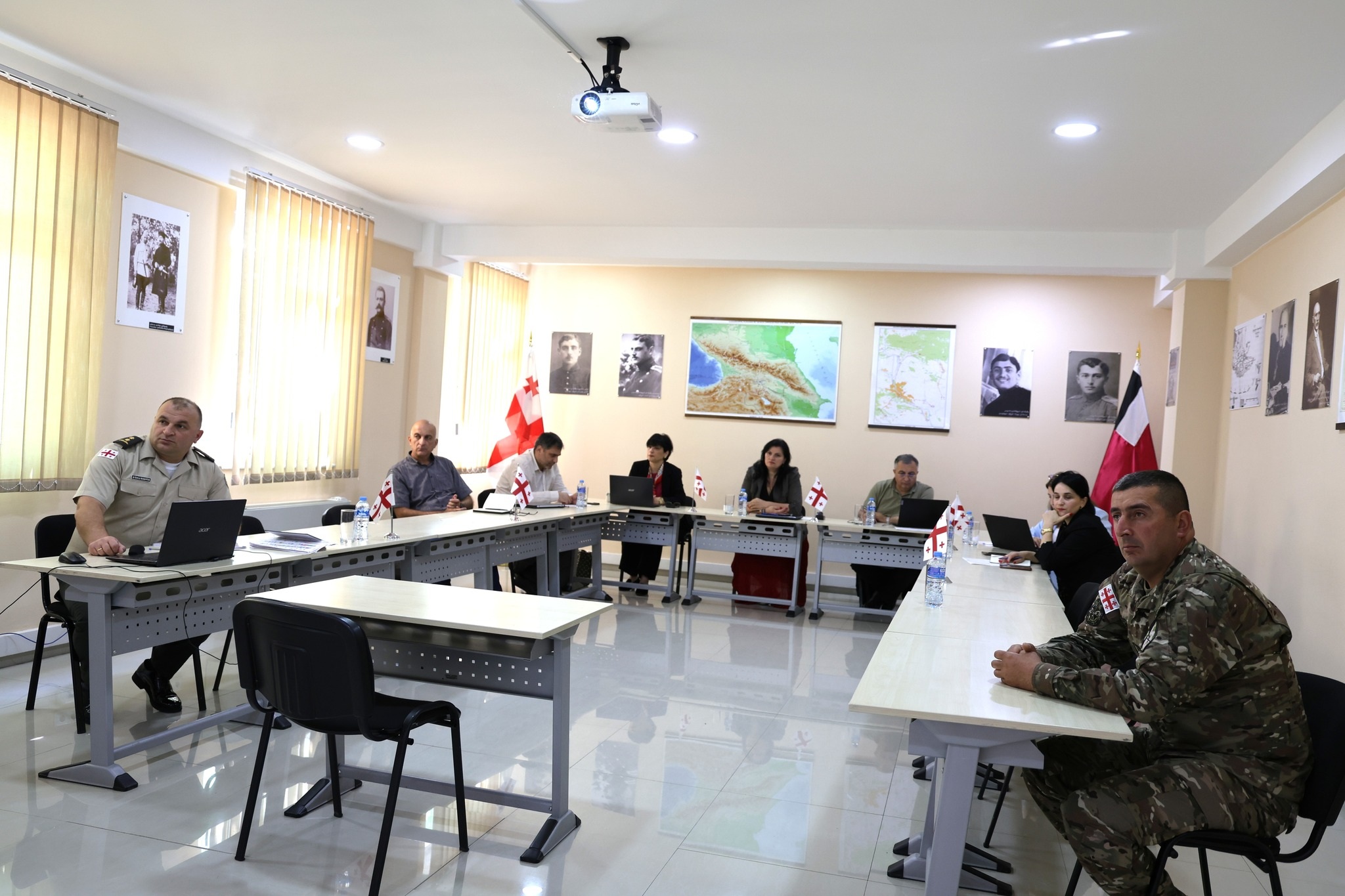 <p style="text-align: justify">ეროვნული თავდაცვის აკადემიაში საბაკალავრო ნაშრომების დაცვა განხორციელდა. იუნკერებმა კომისიის წევრებს წარუდგინეს ნაშრომები თავდაცვა და უსაფრთხოების, მენეჯმენტის და ინფორმატიკის საბაკალავრო საგანმანათლებლო პროგრამების მიმართულებით.</p><p style="text-align: justify">საკვალიფიკაციო ნაშრომების დაცვის პროცესი საინტერესოდ მიმდინარეობდა, საბაკალავრო თემები ეხებოდა ისეთ აქტუალურ და მნიშვნელოვან საკითხებს, როგორიცაა: ,,დიდი ძალების მეტოქეობა თანამედროვე საერთაშორისო სისტემაში“, ,,მაღალტექნოლოგიური კორპორაციების როლი საერთაშორისო პოლიტიკაში“, ,,ხელოვნური ინტელექტის როლი სატელიტური სისტემების ოპტიმიზაციასა და მართვაში“, ,,დიდ მონაცემთა დამუშავების სტრატეგიები და როლი სამხედრო საქმეში“, ,,ეფექტური მოლაპარაკებები და მანიპულაცია, როგორც წარმატების გასაღები“, ,,ლიდერობის ევოლუცია: სახეები, მოდელები და პიროვნული განვითარების გზები“ და სხვა.</p><p style="text-align: justify">საბაკალავრო ნაშრომების დაცვა იუნკერებს საშუალებას აძლევს მოახდინონ სწავლის განმავლობაში მიღებული ცოდნის შეჯამება, კვლევითი და პრაქტიკული უნარ-ჩვევების გამოვლენა. იუნკერებმა, რომლებმაც წარმატებით დაიცვეს საბაკალავრო ნაშრომები მოიპოვებენ ბაკალავრის აკადემიურ ხარისხს შესაბამის სპეციალობაში და შესაძლებლობა ექნებათ სწავლა განაგრძონ უმაღლესი განათლების მეორე საფეხურზე.</p>