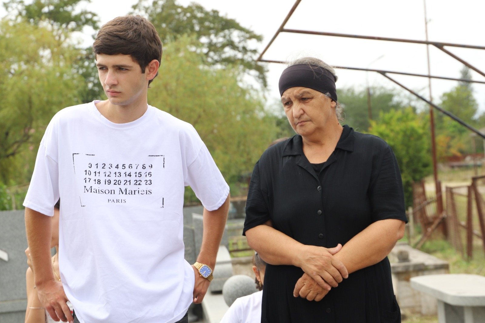 <p style="text-align: justify">თერჯოლაში აგვისტოს ომში გარდაცვლილი გმირები გაიხსენეს.</p><p style="text-align: justify">თერჯოლის მუნიციპალიტეტის მერმა მანუჩარ რობაქიძემ და საკრებულოს თავმჯდომარე გიორგი ბარათაშვილმა&nbsp; 8 აგვისტოს ომში დაღუპულ გმირებს პატივი მიაგეს.</p><p style="text-align: justify">ხელმძღვანელმა პირებმა,ადგილობრივი თვითმმართველობის წარმომადგენლებთან, სამხედრო პირებსა და ოჯახის წევრებთან &nbsp;ერთად გვირგვინებით და ყვავილებით შეამკეს სოფელ ღვანკითში ვალერი გოგნაძის მემორიალი, სოფელ ძევრში უშანგი (შმაგი) სოფრომაძის მემორიალი, სოფელ ზედა სიმონეთში ალია ბარდაველიძის მემორიალი, ხოლო სოფელ კვახჭირსა და ჭოგნარში კი გიგა სახელაშვილის და ბადრი ბასილაძის საფლავები და წუთიერი დუმილით პატივი მიაგეს გარდაცვლილი გმირების ნათელ ხსოვნას. თერჯოლისა და ტყიბულის ეპარქიის სასულიერო პირებმა კი გმირთა სულების &nbsp;მოსახსენებელი პანაშვიდი გადაიხადეს.</p><p style="text-align: justify">2008 წლის რუსეთ-საქართველოს ომში თერჯოლის მუნიციპალიტეტიდან 5 მებრძოლი დაიღუპა: ვალერი გოგნაძე, ალია ბარდაველიძე, უშანგი სოფრომაძე, გიგა სახელაშვილი და ბადრი ბასილაძე.</p><p style="text-align: justify">მუნიციპალიტეტის მერის ინიციატივით, ადგილობრივი ბიუჯეტიდან გმირების ოჯახებს ფულადი დახმარება გადაეცემათ.</p><p style="text-align: justify">ქვეყნის მთელ ტერიტორიაზე, აგვისტოს ომში &nbsp;დაღუპულთა ხსოვნის პატივსაცემად, სახელმწიფო დროშები დაშვებულია ადმინისტრაციულ შენობებზე და საზღვარგარეთ საქართველოს დიპლომატიურ წარმომადგენლობებში.</p>