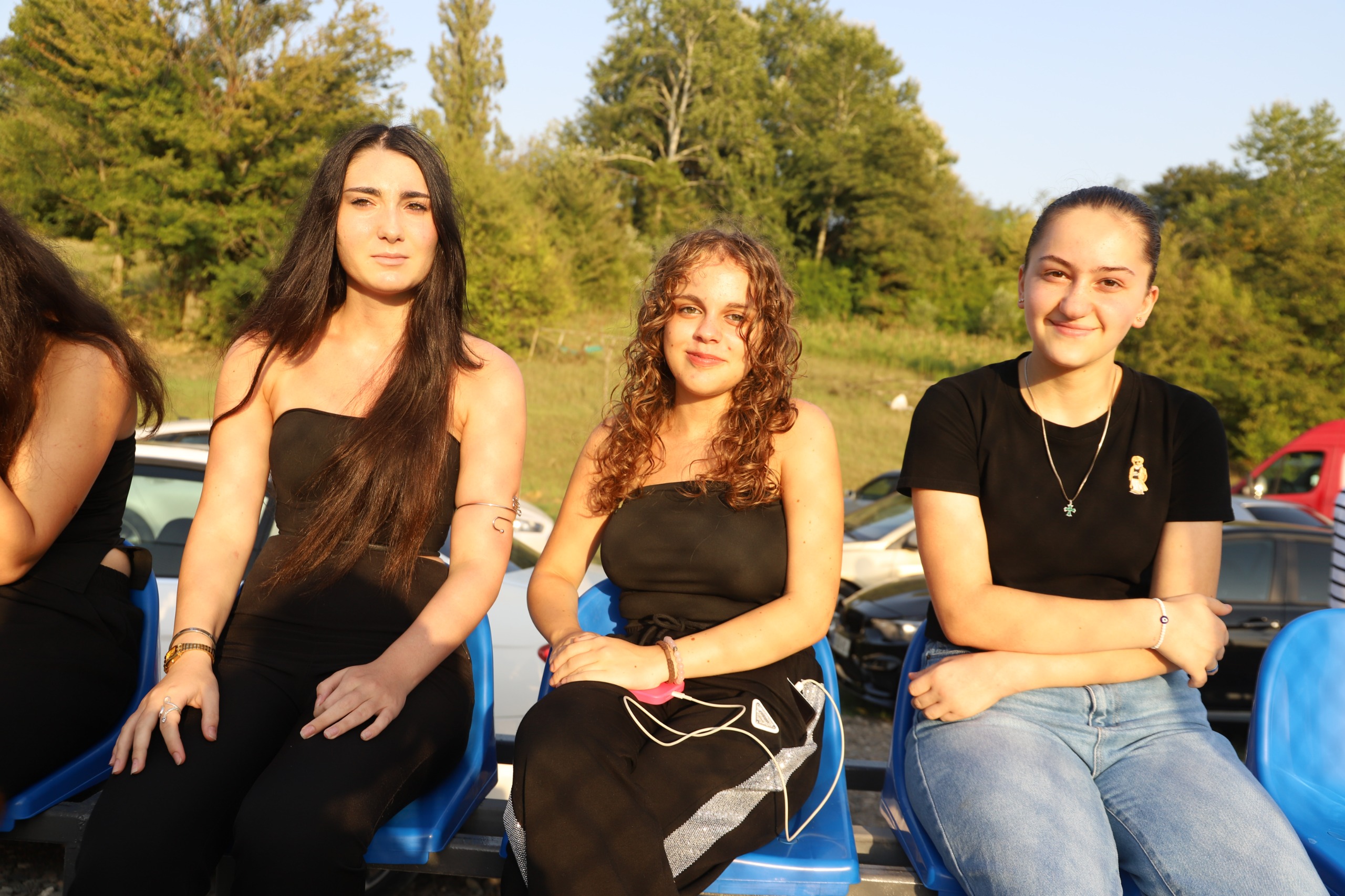 <p style="text-align: justify">თერჯოლის მუნიციპალიტეტის სოფელ სათემოში ახალი მინი მოედანი გაიხსნა, სადაც მინი ფეხბურთში ქართლოს ჭუმბურიძის სახელობის მე-11 ტურნირი დაიწყო.</p><p style="text-align: justify">ტრადიციულ ტურნირზე, ქართლოს ჭუმბურიძის თასის დასაუფლებლად წელს 10 გუნდი იბრძოლებს. ტურნირის ფინალი 9 სექტემბერს გაიმართება.&nbsp;</p><p style="text-align: justify">მუნიციპალიტეტის მერიის ინფორმაციით, ბარდუბნის ადმინისტრაციულ ერთეულში შემავალი სოფლის მოსახლეობას, ახალი მინი მოედნის დაპირება მუნიციპალიტეტის მერმა მანუჩარ რობაქიძემ გასულ წელს, ტურნირის ფინალზე მისცა. პროექტი ადგილობრივი ბიუჯეტიდან გამოყოფილი &nbsp;თანხით დაფინანსდა, მისი ღირებულება 137550 ლარია. პროექტის ფარგლებში დამონტაჟდა 100 სკამი. სარეაბილიტაციო სამუშაოები შეასრულა შპს "უნივერსალ ჯორჯიამ".</p>