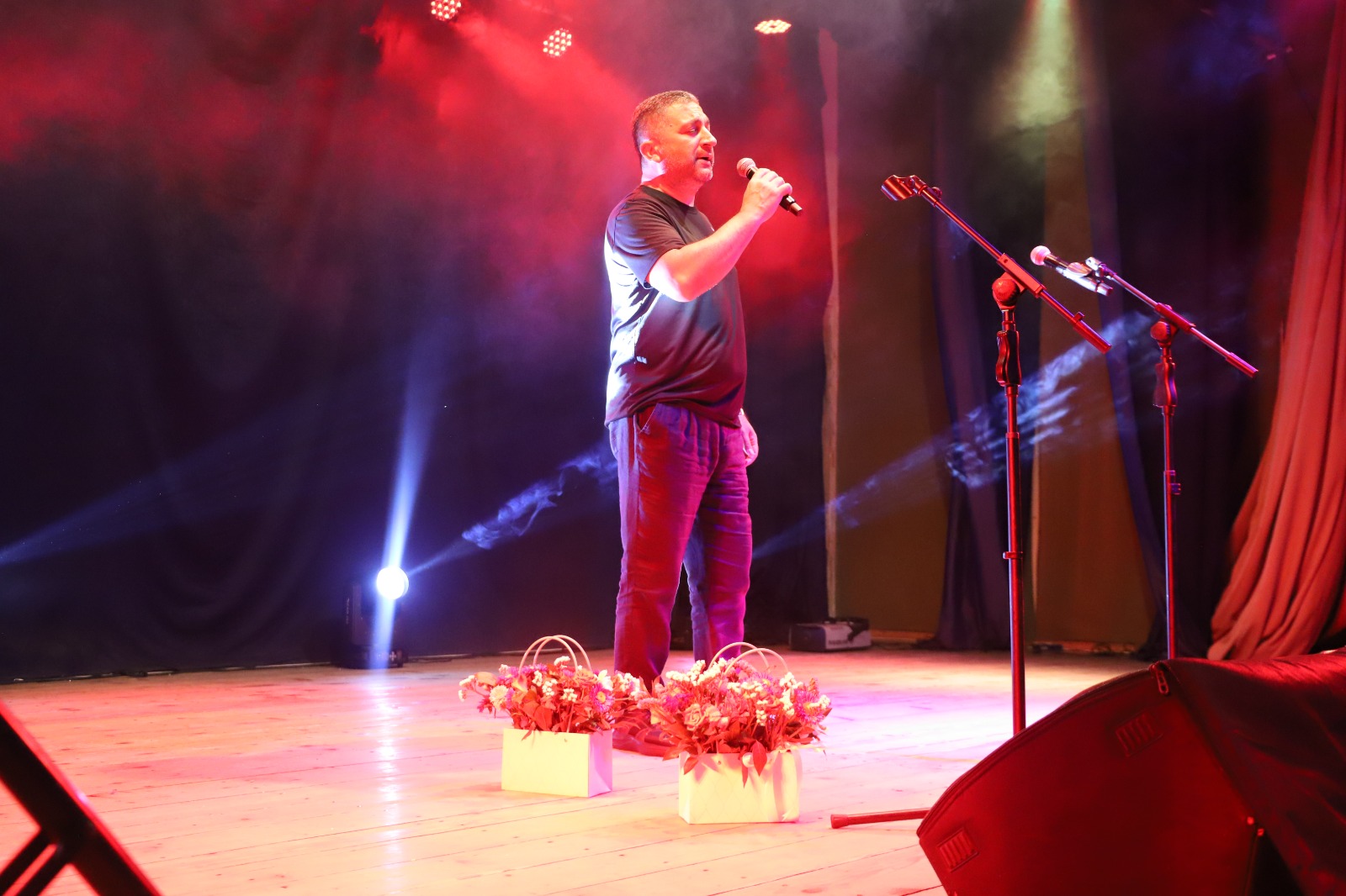 <p style="text-align: justify">27 აგვისტოს, თერჯოლაში, "მუსიკალური ზაფხული 2025“-ის კონცერტების სერიის ფარგლებში კიდევ ერთი ღონისძიება მოეწყო.</p><p style="text-align: justify">მასში მონაწილეობდნენ მუსიკალური შემსრულებლები: დათუნა სირბილაძე,ელენე ფოჩხუა, ნინუცა ბედიაშვილი, მერაბ ვარდოსანიძე და სოფო პაპუაშვილი. საღამო ნიკოლოზ წულუკიძეს მიჰყავდა.</p><p style="text-align: justify">ღონისძიებას, რომელიც თერჯოლის კულტურის სახლის დარბაზში ჩატარდა, ადგილობრივებთან ერთად, მუნიციპალიტეტის მერი მანუჩარ რობაქიძე დაესწრო.</p><p style="text-align: justify">კონცერტი საქართველოს კულტურის სამინისტროს მხარდაჭერით ჩატარდა.</p>