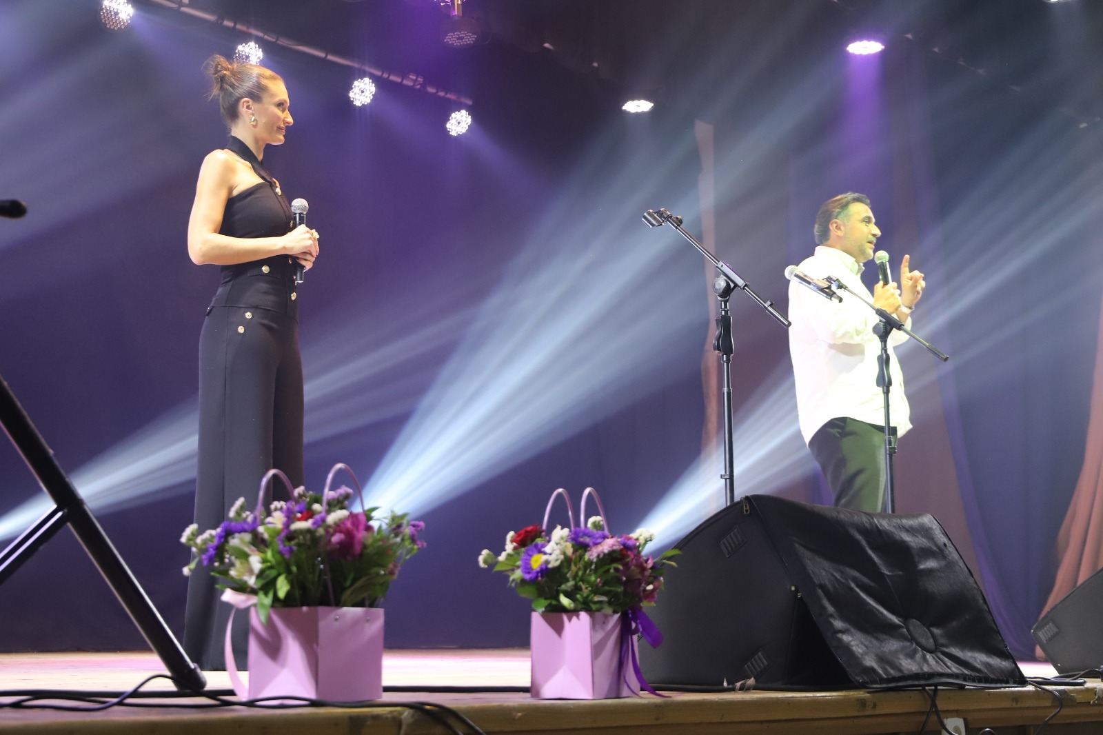 <p style="text-align: justify">27 აგვისტოს, თერჯოლაში, "მუსიკალური ზაფხული 2025“-ის კონცერტების სერიის ფარგლებში კიდევ ერთი ღონისძიება მოეწყო.</p><p style="text-align: justify">მასში მონაწილეობდნენ მუსიკალური შემსრულებლები: დათუნა სირბილაძე,ელენე ფოჩხუა, ნინუცა ბედიაშვილი, მერაბ ვარდოსანიძე და სოფო პაპუაშვილი. საღამო ნიკოლოზ წულუკიძეს მიჰყავდა.</p><p style="text-align: justify">ღონისძიებას, რომელიც თერჯოლის კულტურის სახლის დარბაზში ჩატარდა, ადგილობრივებთან ერთად, მუნიციპალიტეტის მერი მანუჩარ რობაქიძე დაესწრო.</p><p style="text-align: justify">კონცერტი საქართველოს კულტურის სამინისტროს მხარდაჭერით ჩატარდა.</p>