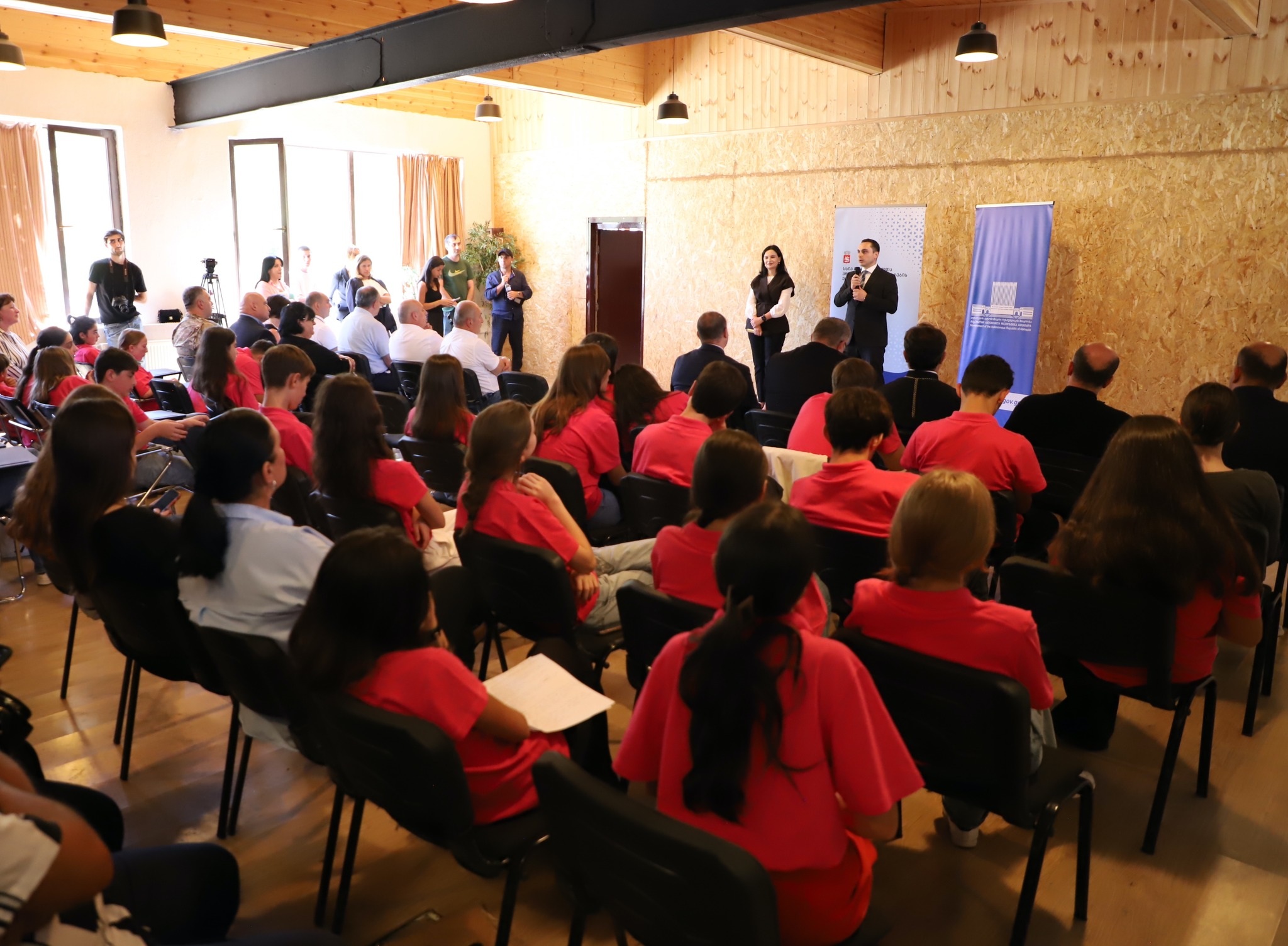 Abkhazia Gov’t head Jincharadze urges displaced youth to play key role in reconciliation