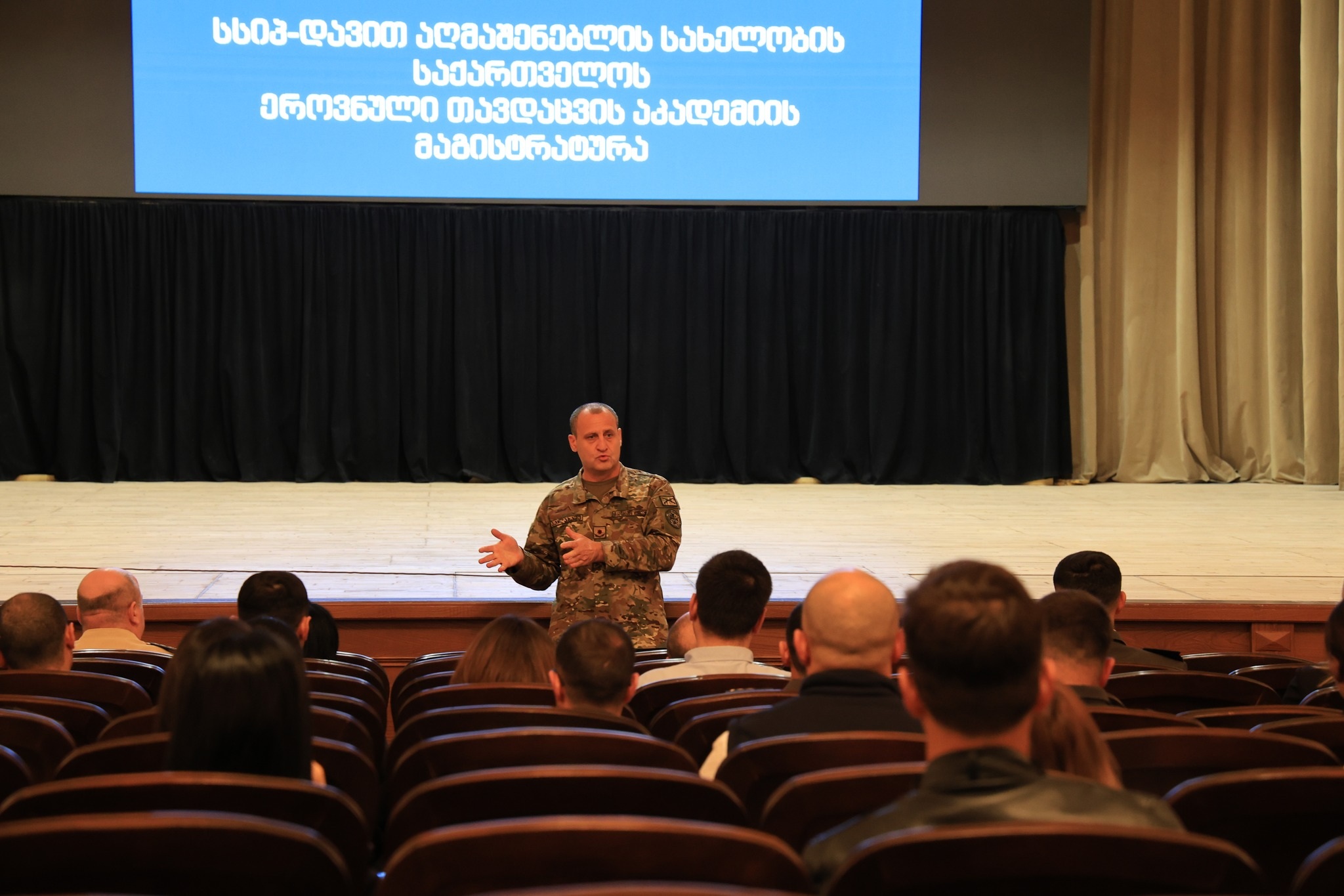 <p style="text-align: justify">ეროვნული თავდაცვის აკადემიის სამაგისტრო საგანმანათლებლო პროგრამებზე ახალი სასწავლო წელი დაიწყო.</p><p style="text-align: justify">სასწავლო წლის დაწყება ახლად ჩარიცხულ მსმენელებს და მაგისტრატურის ადმინისტრაციულ და აკადემიურ პერსონალს მიულოცა აკადემიის რექტორმა ბრიგადის გენერალმა მამია ბალახაძემ.</p><p style="text-align: justify">აკადემიის მაგისტრატურაზე წარმატებით მიმდინარეობს სწავლება შემდეგ სამაგისტრო საგანმანათლებლო პროგრამებზე:</p><p style="text-align: justify">თავდაცვის ანალიზის სამაგისტრო პროგრამა;</p><p style="text-align: justify">უსაფრთხოების კვლევების სამაგისტრო პროგრამა;</p><p style="text-align: justify">სახელმწიფო რესურსების მართვის სამაგისტრო პროგრამა და საერთაშორისო ურთიერთობების და დიპლომატიის სამაგისტრო პროგრამა.</p><p style="text-align: justify">აღსანიშნავია, რომ მიმდინარე წელს პირველად განხორციელდა მსმენელების მიღება ,,საერთაშორისო ურთიერთობების და დიპლომატიის'' სამაგისტრო საგანმანათლებლო პროგრამაზე.</p><p style="text-align: justify">აკადემიის რექტორმა მსმენელებს გააცნო აკადემიის მაგისტრატურაზე მიმდინარე პროცესები და არსებული შესაძლებლობები, რაც განაპირობებს მაღალი ხარისხის განათლების მიღებას.</p><p style="text-align: justify">ღონისძიების დასასრულს, აკადემიაში არსებული ტრადიციის შესაბამისად რექტორმა დააჯილდოვა აკადემიური პერსონალი და ასევე წარჩინებული მსმენელების ოჯახის წევრებს გადასცა სამადლობელი წერილები.</p><p> </p><p style="text-align: justify"><br></p>