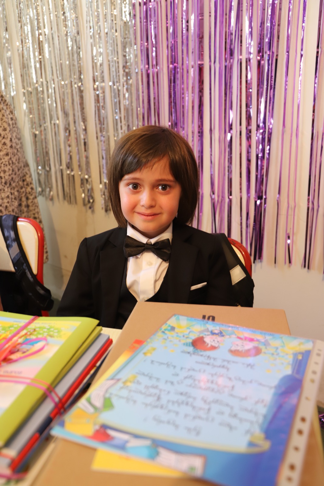 <p style="text-align: justify">თერჯოლის მუნიციპალიტეტის მერი მანუჩარ რობაქიძე ქალაქ თერჯოლის N2 საჯარო სკოლაში იმყოფებოდა, მან სკოლის პედაგოგებსა და მოსწავლეებს, ახალი სასწავლო წლის დაწყება მიულოცა და წარმატებები უსურვა.</p><p style="text-align: justify">"მინდა აღვნიშნო, რომ თერჯოლის მუნიციპალიტეტში წელს სულ 260 პირველკლასელი გვყავს. თითოეული მათგანი ჩვენი მომავლის საყრდენი, ჩვენი ძალა და იმედია. გულით მიხარია, თითოეული პატარა მოსწავლის არსებობა და ვუსურვებ, რომ ეს გზა მათთვის სავსე იყოს ახალი აღმოჩენებით, ბედნიერი მოგონებებით და წარმატებებით", - განაცხადა მანუჩარ რობაქიძემ.</p>