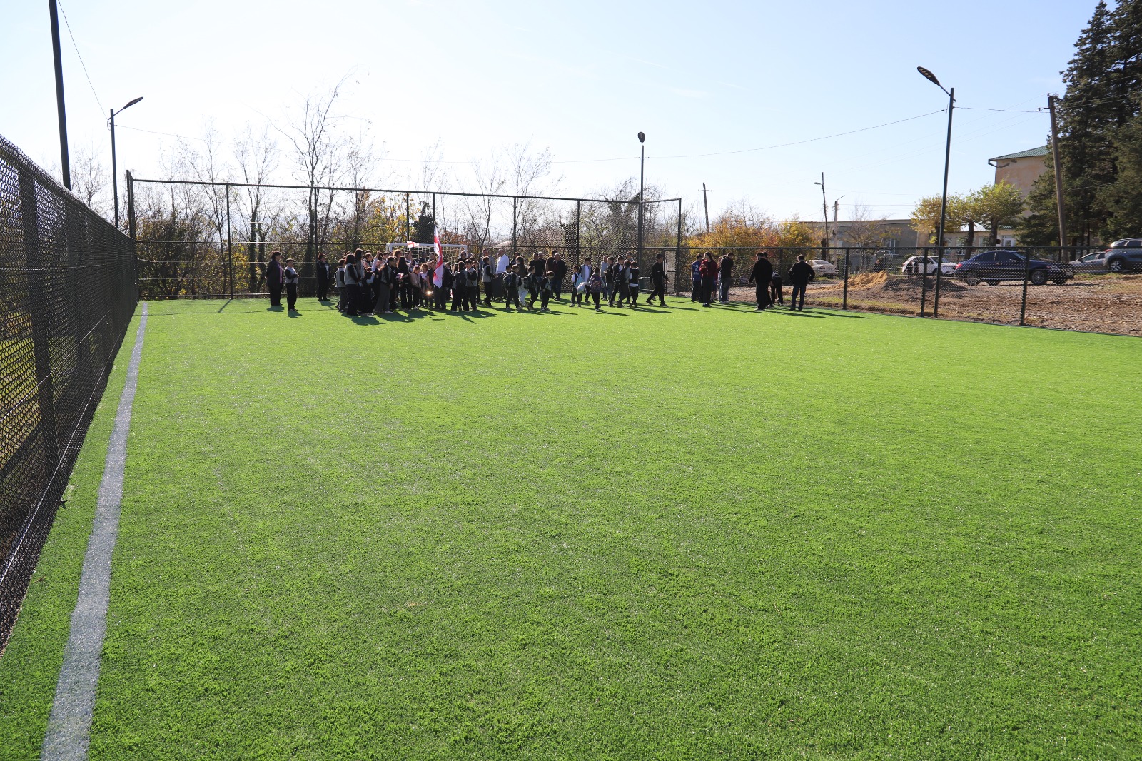 <p style="text-align: justify">თერჯოლის მუნიციპალიტეტის მერი მანუჩარ რობაქიძე, საკრებულოს თავმჯდომარე სოსო ჩაფიჩაძესთან ერთად, მუნიციპალიტეტში მიმდინარე სპორტული მინი მოედნების მოწყობა-რეაბილიტაციის დასკვნით სამუშაოებს გაეცნო.&nbsp;</p><p style="text-align: justify">2025 წელს, ახალგაზრდებში ჯანსაღი ცხოვრების წესის ხელშეწყობის მიზნით, ადგილობრივი მოსახლეობის თხოვნის საფუძველზე, ახალი სპორტული მინი მოედანი ექვს ადმინისტრაციულ ერთეულში ეწყობა.</p><p style="text-align: justify">თანამედროვე სპორტული ობიექტების რეაბილიტაცია სოფლის მხარდამჭერი პროგრამიდან ადგილობრივი ბიუჯეტის თანადაფინანსებით ხორციელდება და მისი საერთო ღირებულება 345 000 ლარია.</p>