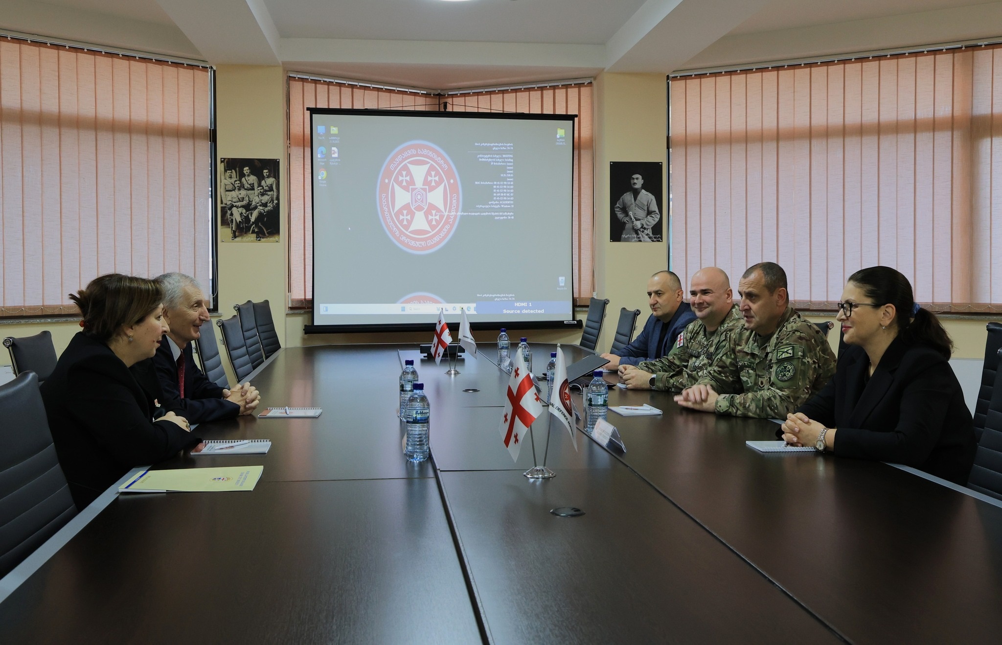 <p style="text-align: justify">დავით აღმაშენებლის სახელობის საქართველოს ეროვნული თავდაცვის აკადემიასა და სოხუმის სახელმწიფო უნივერსიტეტს შორის ურთიერთთანამშრომლობის მემორანდუმი გაფორმდა.</p><p style="text-align: justify">მემორანდუმს ხელი ეროვნული თავდაცვის აკადემიის რექტორმა, ბრიგადის გენერალმა მამია ბალახაძემ და სოხუმის სახელმწიფო უნივერსიტეტის რექტორმა, პროფესორმა თეა ჯუღელმა მოაწერეს.</p><p style="text-align: justify">მემორანდუმის გაფორმება მიზნად ისახავს თანამშრომლობას მხარეთა საერთო ინტერესების სფეროში შემავალ აქტუალურ საკითხებზე, ერთობლივი პროფესიული, სასწავლო-საგანმანათლებლო და კვლევითი პროექტების, ღონისძიებების დაგეგმვას და განხორციელებას.</p><p style="text-align: justify">ღონისძიების ფარგლებში სოხუმის სახელმწიფო უნივერსიტეტის წარმომადგენლებმა აკადემიის ინფრასტრუქტურა, ბიბლიოთეკა, საგამოცდო ცენტრი, სასწავლო აუდიტორიები/ლაბორატორიები და სამუზეუმო სივრცე დაათვალიერეს.</p><p> </p>