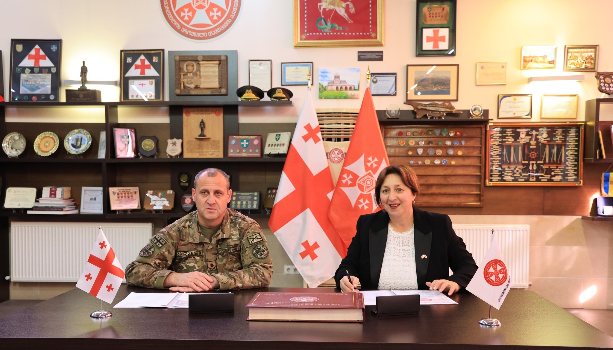 ეროვნული თავდაცვის აკადემიასა და სოხუმის სახელმწიფო უნივერსიტეტს შორის ურთიერთთანამშრომლობის მემორანდუმი გაფორმდა