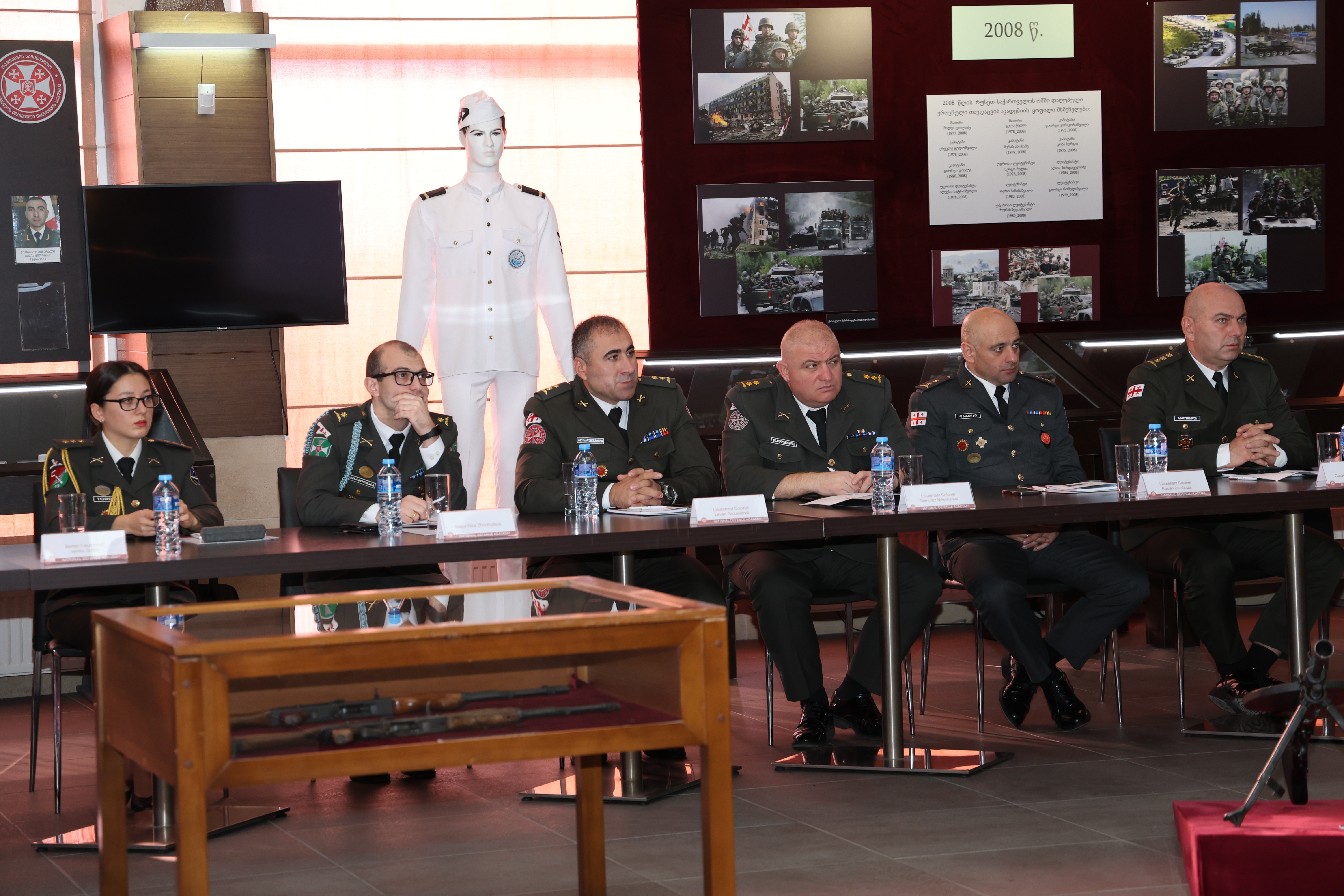 <p style="text-align: justify">დავით აღმაშენებლის სახელობის საქართველოს ეროვნული თავდაცვის აკადემიაში ჰიბრიდულ რეჟიმში&nbsp; საერთაშორისო სტუდენტური კონფერენცია „თავდაცვის ინოვაციები და საერთაშორისო პარტნიორობა“ ჩატარდა.</p><p style="text-align: justify">კონფერენცია გახსნა და მისასალმებელი სიტყვა წარმოთქვა აკადემიის სამეცნიერო კვლევითი ცენტრის უფროსმა, პოლკოვნიკმა გიორგი ლაღიაშვილმა.</p><p style="text-align: justify">ღონისძიებას ესწრებოდნენ აკადემიის ხელმძღვანელი პირები, აკადემიური პერსონალი, მკვლევრები და მოწვეული სტუმრები.</p><p style="text-align: justify">კონფერენციაზე გაკეთდა მოხსენებები აქტუალურ თემებზე, აუდიტორიის მხრიდან დაისვა არაერთი კითხვა, რაზეც მომხსენებლებმა თავიანთი კომპეტენციის ფარგლებში გასცეს ამომწურავი პასუხები.</p><p style="text-align: justify">კონფერენციის დასრულების შემდეგ, მონაწილეებს სერტიფიკატები გადაეცათ.</p>