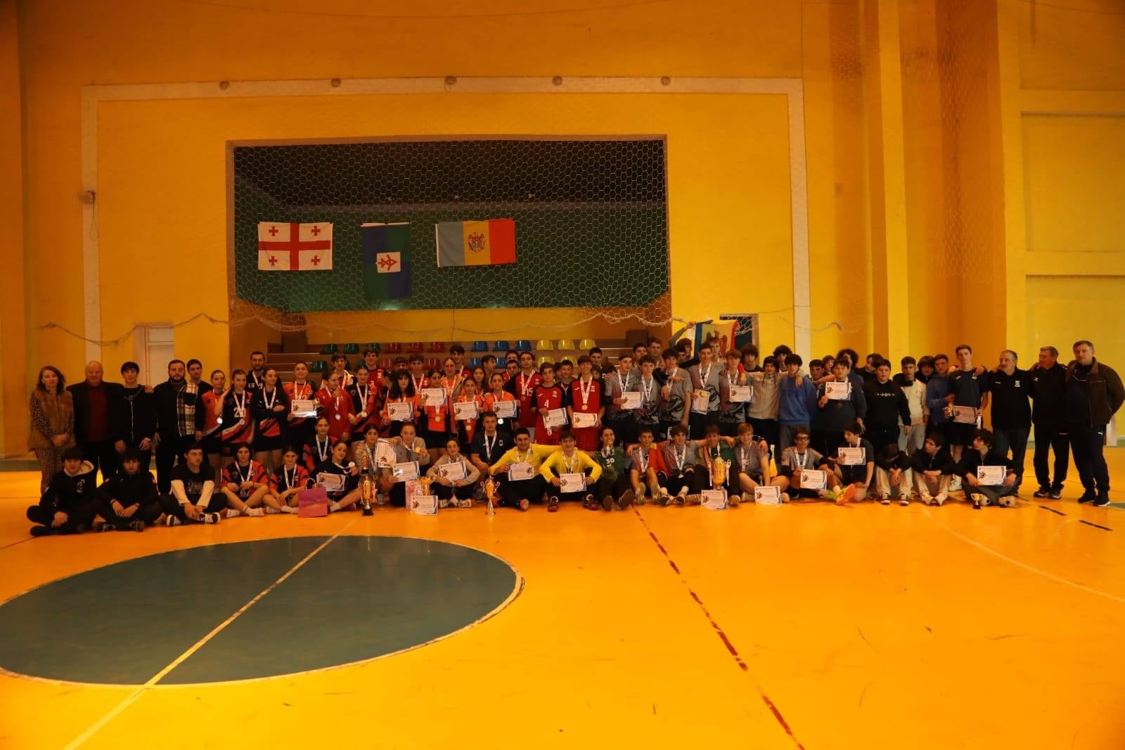 წყალტუბოს მუნიციპალიტეტის მერის მოადგილემ ხელბურთში საერთაშორისო ტურნირის გამარჯვებულები დააჯილდოვა