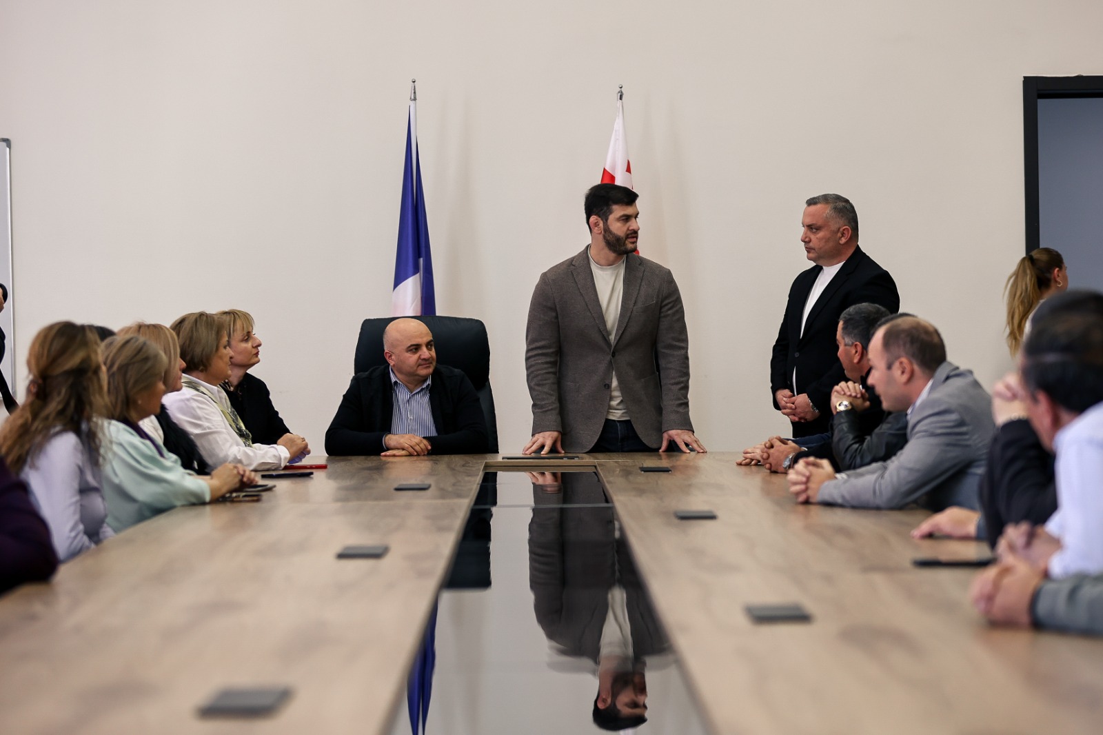 თეთრიწყაროს მუნიციპალიტეტის მერმა პირველი მოადგილე სამსახურებისა და განყოფილებების უფროსებს ოფიციალურად წარუდგინა