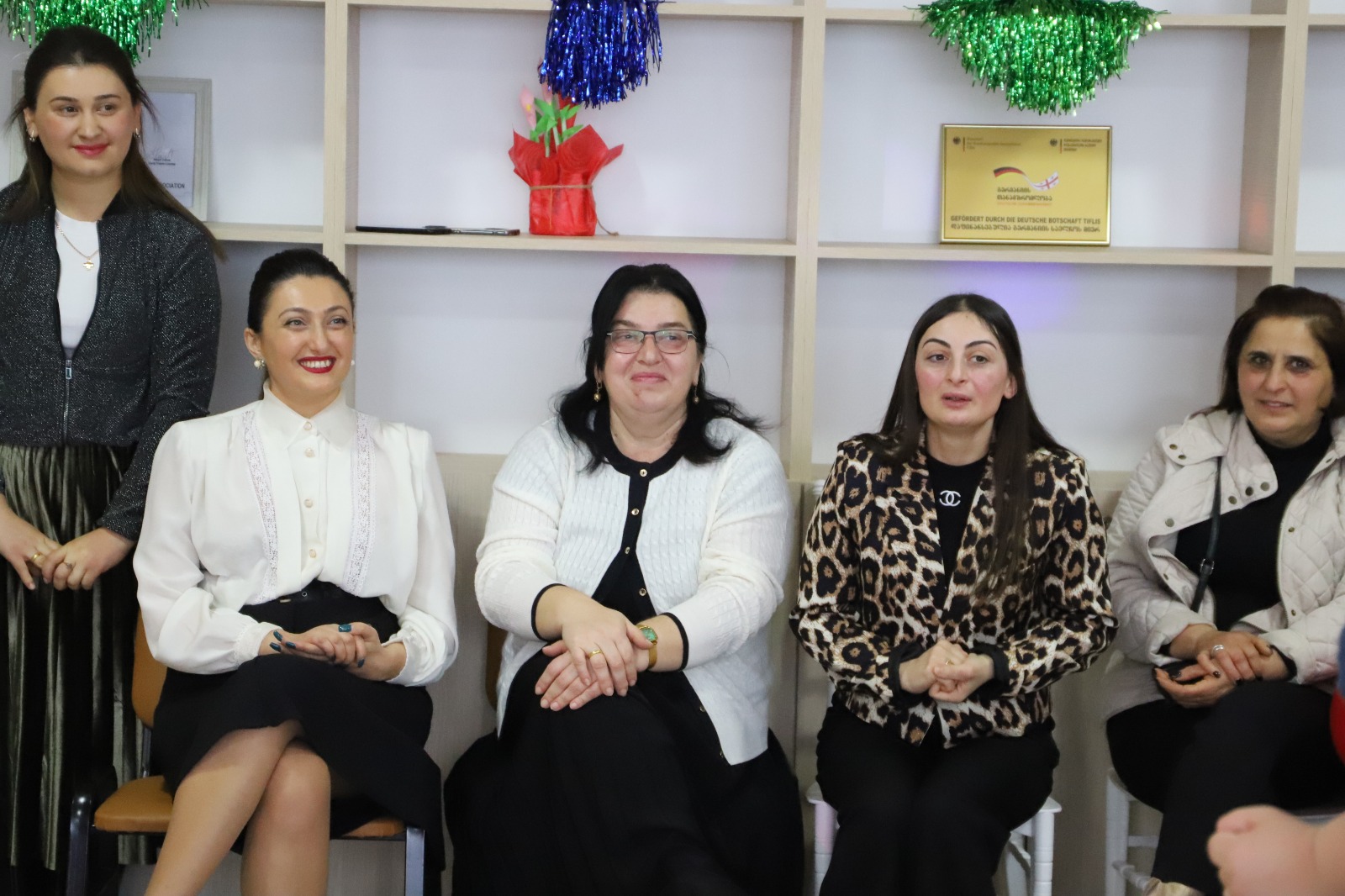 <p style="text-align: justify">თერჯოლის მუნიციპალიტეტის მერი მანუჩარ რობაქიძე საკრებულოს თავმჯდომარე სოსო ჩაფიჩაძესთან ერთად შეზღუდული შესაძლებლობის მქონე ბავშვთა დღის ცენტრ "საპოვნელას“ ღონისძიებას დაესწრო.</p><p style="text-align: justify">მანუჩარ რობაქიძემ ცენტრის აღსაზრდელებს დამდეგი შობა-ახალი წელი მიულოცა და ცენტრთან შემდგომ თანამშრომლობაზე ისაუბრა.</p><p style="text-align: justify">„თერჯოლის მუნიციპალიტეტის ადგილობრივი თვითმმართველობის სახელით, მხარდაჭერას გამოვხატავ &nbsp;დღის ცენტრის თითოეული წევრის მიმართ. ჩვენ მზად ვართ ერთობლივი ძალისხმევით განვახორციელოთ ყველა არსებული პროექტი, შევქმნათ თანასწორი გარემო, მათი უფლებებისა და საჭიროების დასაცავად“, - განაცხადა თერჯოლის მერმა.</p><p style="text-align: justify">შეზღუდული შესაძლებლობის მქონე ბავშვთა დღის ცენტრების პროგრამის კოორდინატორმა სოფიო კუპატაძემ წლის განმავლობაში განხორციელებული აქტივობები შეაჯამა და &nbsp;სამომავლო გეგმებზე ისაუბრა. ცენტრის აღსაზრდელებმა საახალწლო თემაზე მომზადებული ნომრები წარადგინეს.</p><p style="text-align: justify">ღონისძიებას, ადგილობრივი თვითმმართველობის, ასევე საგანმანათლებლო და სკოლამდელი დაწესებულებათა გაერთიანების წარმომადგენლები ესწრებოდნენ.</p>