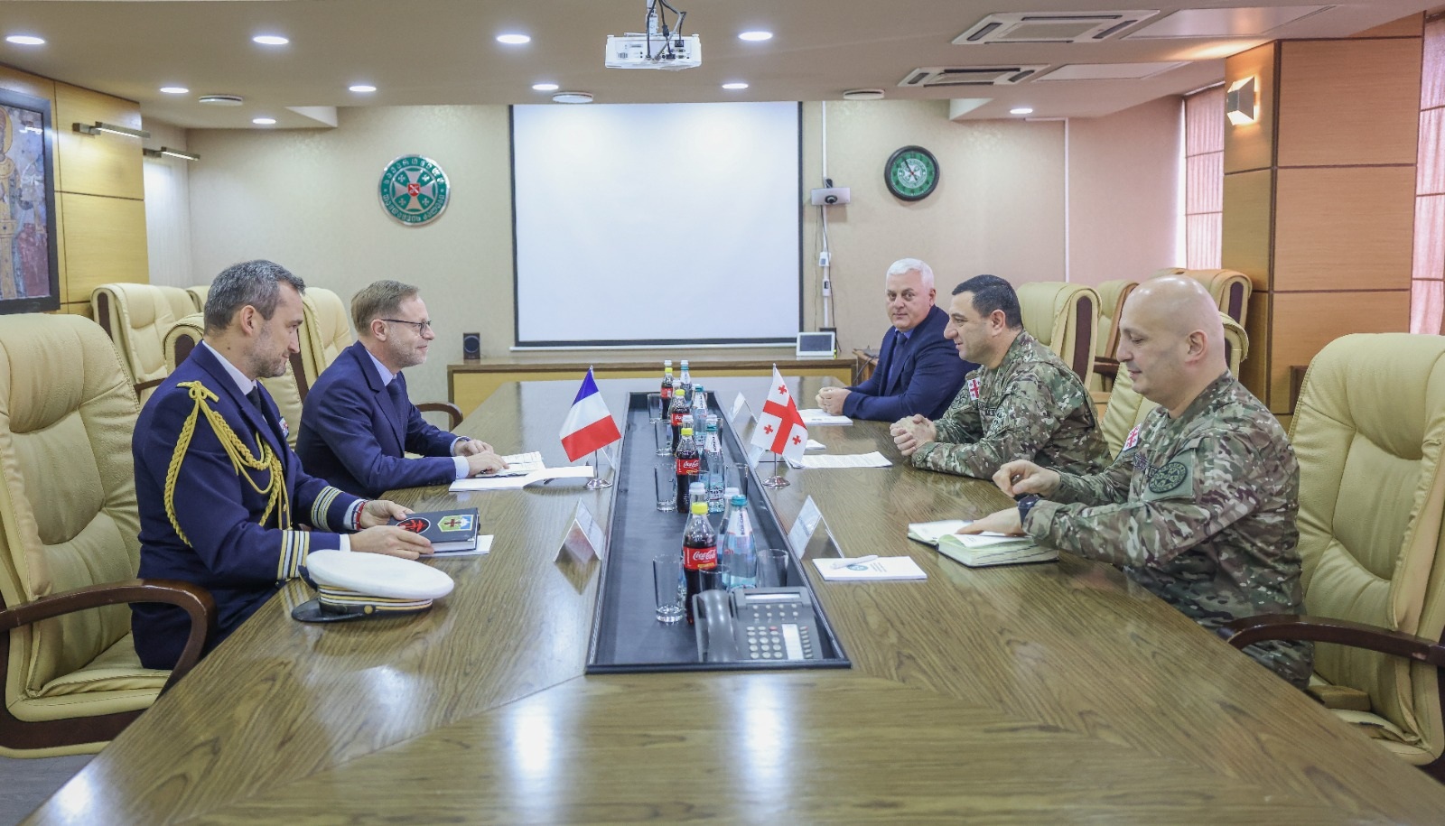 თავდაცვის ძალების მეთაური საფრანგეთის ელჩსა და თავდაცვის ატაშეს შეხვდა