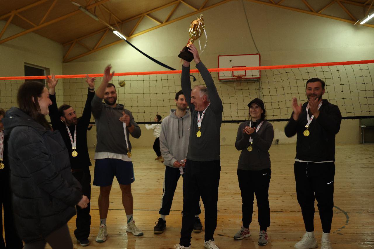 სამცხე-ჯავახეთის მხარეში სახელმწიფო რწმუნებული ბორჯომის მერთან ერთად, წარმოება-დაწესებულებებს შორის ფრენბურთის ტურნირს დაესწრო