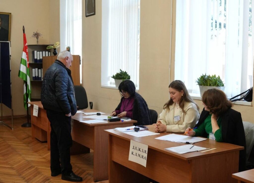 Occupied Abkhazia holds runoff in de facto presidential election