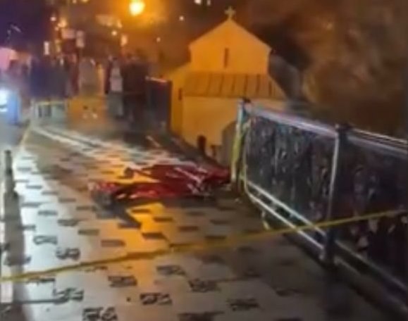 Car falls into Mtkvari River from Metekhi Bridge in Tbilisi