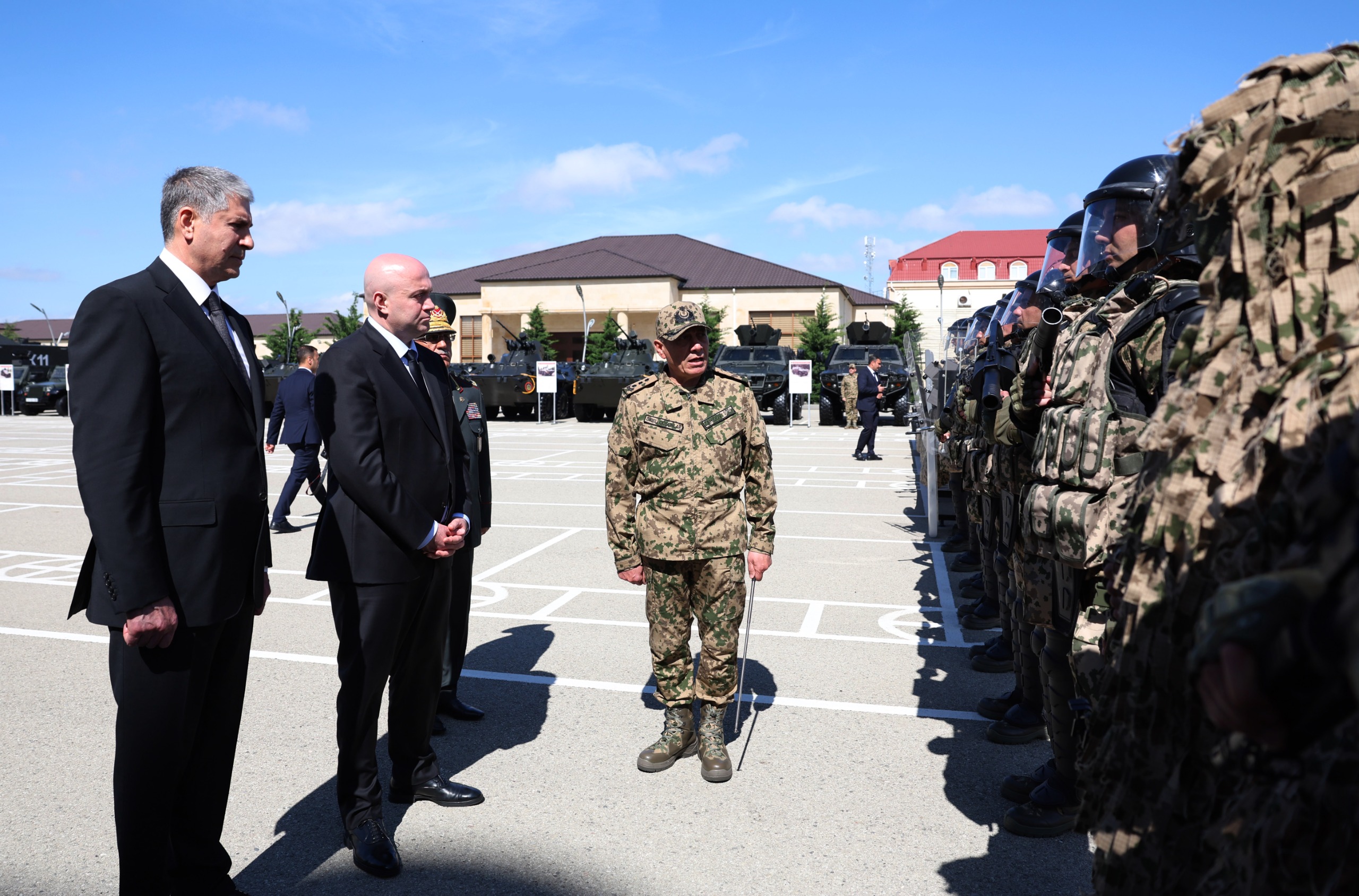 The Georgian delegation was hosted by Azerbaijani Interior Minister Vilayat Eyvazov and the commander of the Internal Troops, Shahin Mammadov
