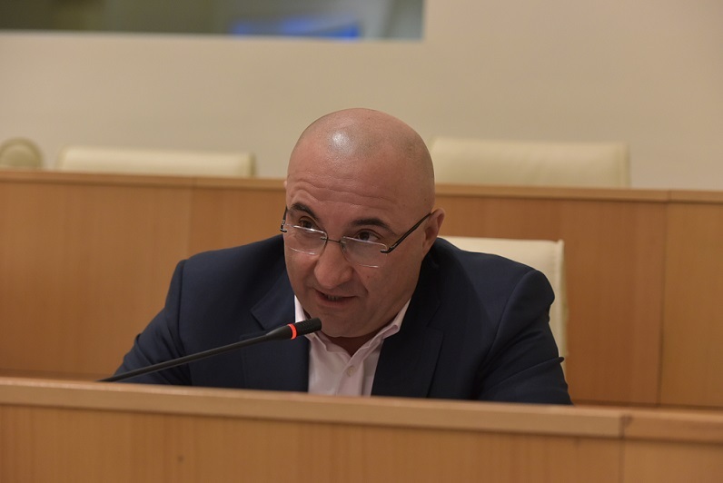 კახა ოქრიაშვილი – დაგვავიწყდა რა გამოვიარეთ და ნაბიჯ-ნაბიჯ, ისე, რომ ვერც ვამჩნევთ, სამოქალაქო ომის მდგომარეობაში შევდივართ