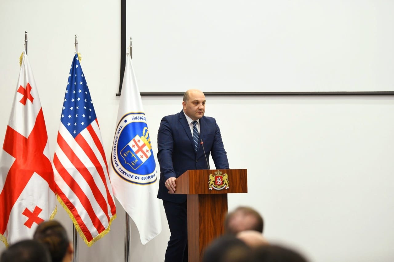 ალექსანდრე დარახველიძემ ერთწლიანი სასწავლო პროგრამის მონაწილე შსს-ს თანამშრომლები დააჯილდოვა