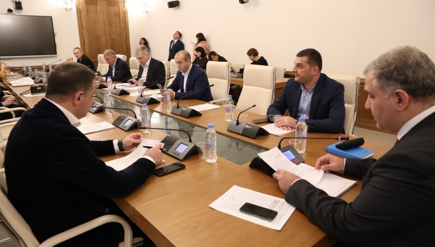 თამბაქოს ნაწარმის სტანდარტიზებული შეფუთვით რეალიზაციის მარეგულირებელი ნორმები 2024 წლის 31 დეკემბრიდან ამოქმედდება