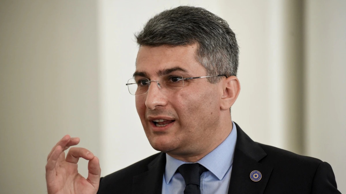 Ruling party MP Mdinaradze dubs UNM “party of war, traitors”