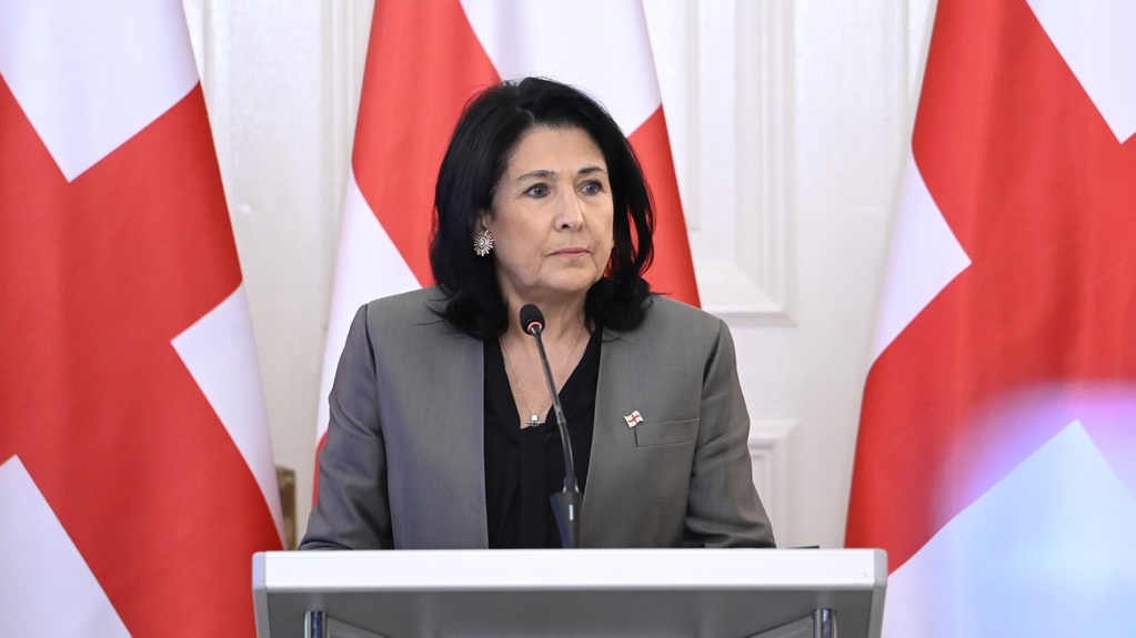 სალომე ზურაბიშვილმა შოვის ტრაგედიისას დაღუპული დავით ბერიაშვილი და გიორგი და სოფი ყარალაშვილები ღირსების მედლით დააჯილდოვა