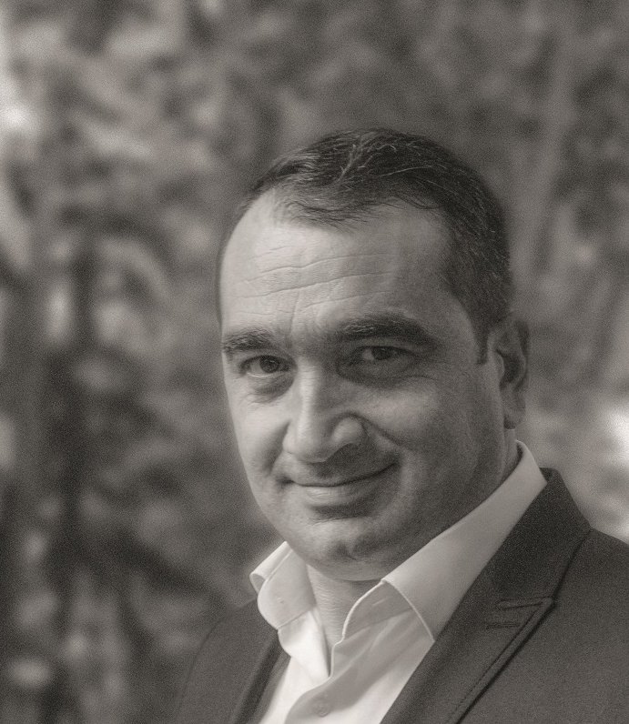 მოძრაობის თეატრის დირექტორი ახალი სეზონიდან თენგიზ ხუხია იქნება
