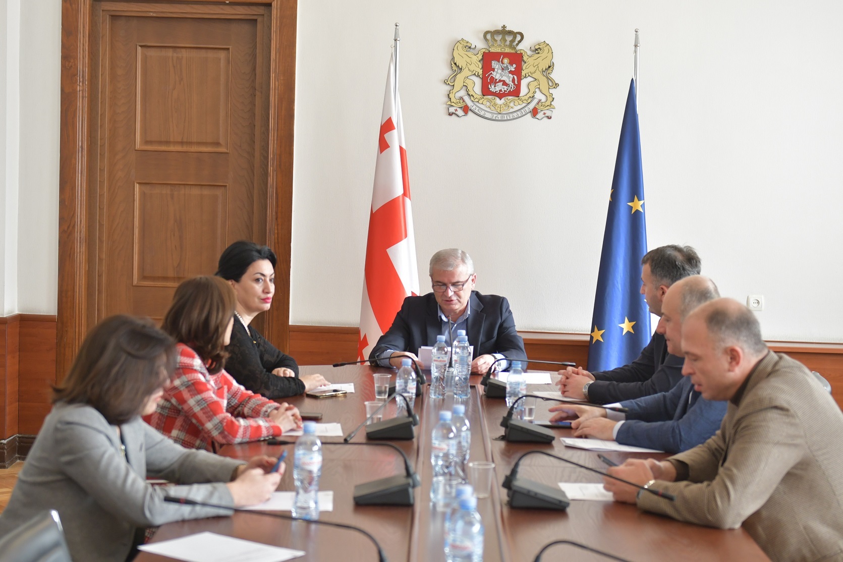 საპროცედურო საკითხთა და წესების კომიტეტმა დავით სერგეენკოსთვის პარლამენტის წევრის უფლებამოსილების ვადამდე შეწყვეტის საკითხს მხარი დაუჭირა