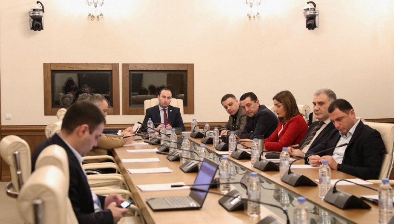 იუსტიციის უმაღლესი საბჭოს წევრობის კანდიდატების მოსმენის პროცესი გრძელდება
