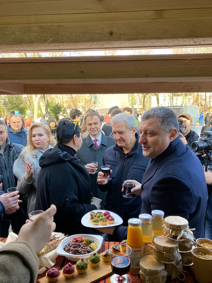 ოდესაში საქართველოს გენერალურმა საკონსულომ მეათე დიპლომატიურ საშობაო ბაზრობაში მიიღო მონაწილეობა