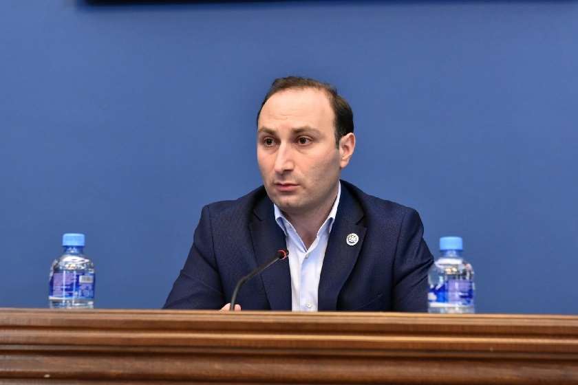 ანრი ოხანაშვილი – გასაგებია რა ხაზია და რა ინტერესს ემსახურება საკითხი სავიზო რეჟიმის დაწესებასთან დაკავშირებით