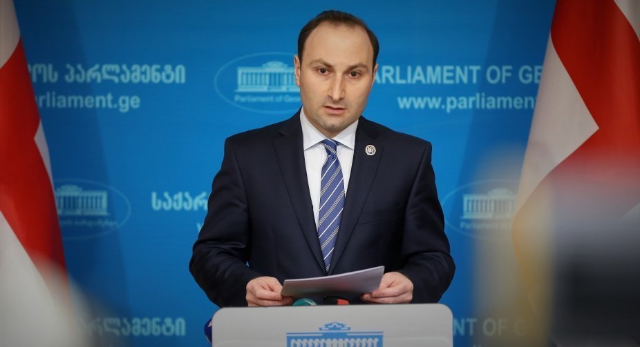 ანრი ოხანაშვილი ვატო წერეთელს მოუწოდებს, ჩაიტაროს ექსპერტიზა, რათა გაირკვეს რა მდგომარეობაში იყო მისული აშშ-ის საელჩოს ღონისძიებაზე