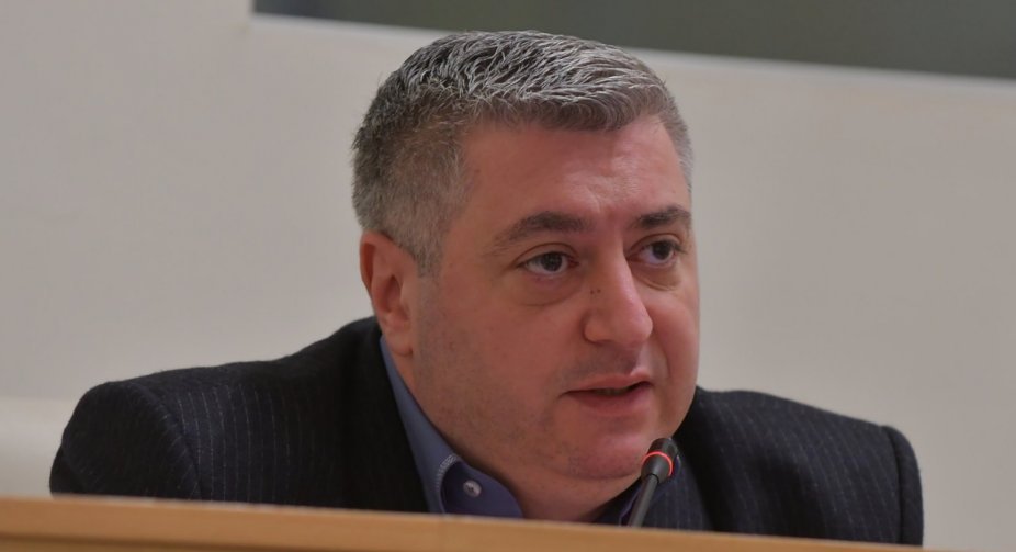 კახი კახიშვილი – მიკვირს ადამიანის უფლებათა ე.წ. დამცველების, რომლებიც ერთი მხრივ ადამიანის უფლებების დაცვაზე საუბრობენ და მეორე მხრივ უპრაგონოდ სხვადასხვა იარლიყს აწებებენ ადამიანებს